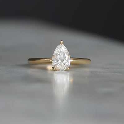 DUNE / 1.00ct PEAR CUT DIAMOND 3 CLAW SOLITAIRE