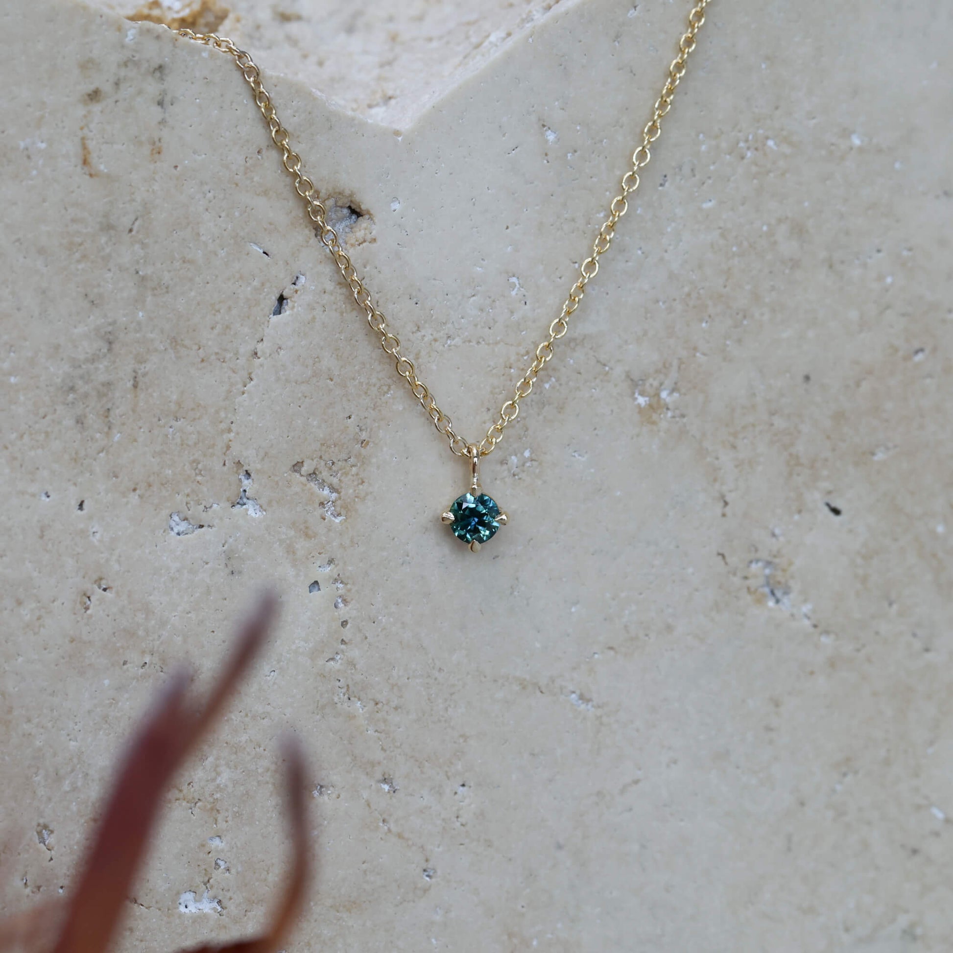 0.31ct natural Australian parti sapphire necklace on yellow gold chain front view