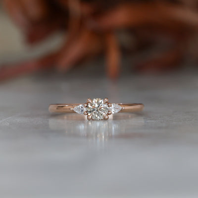 PICCOLO MAY TRILOGY / 0.33CT CHAMPAGNE DIAMOND ENGAGEMENT RING