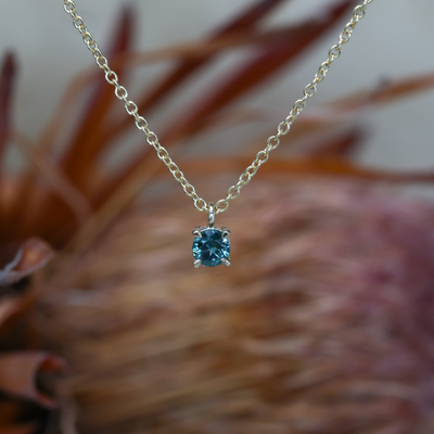 0.48CT ROUND PARTI SAPPHIRE / NECKLACE