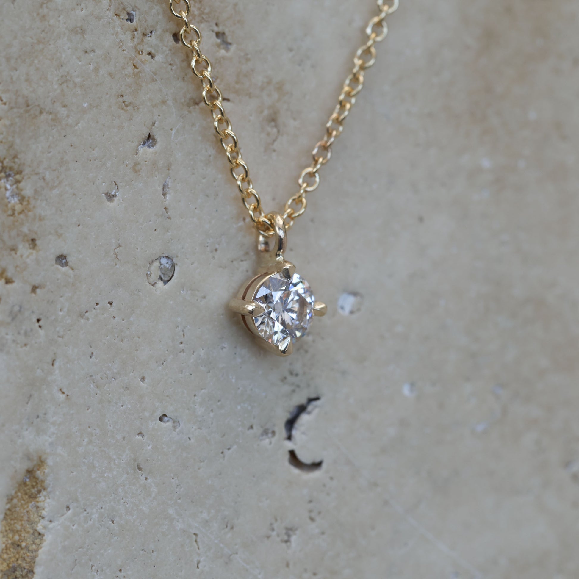 0.50ct round cut diamond necklace yellow gold