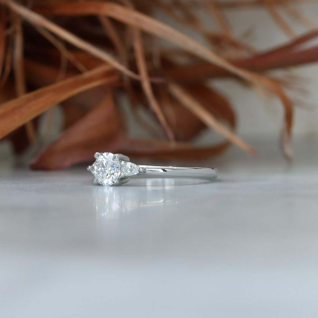PICCOLO TRILOGY / 0.52ct ROUND DIAMOND RING