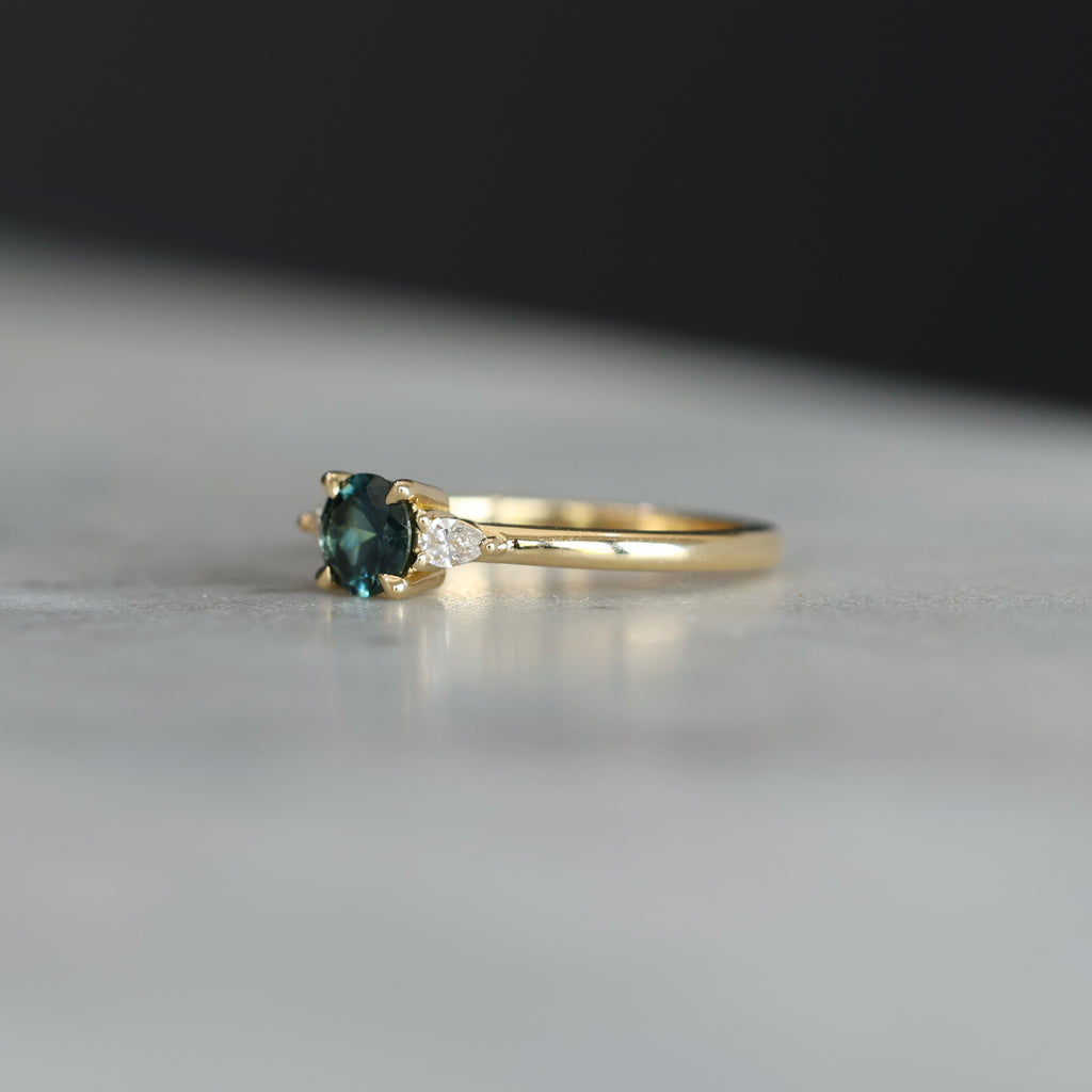 PARTI SAPPHIRE / PETITE TRILOGY RING