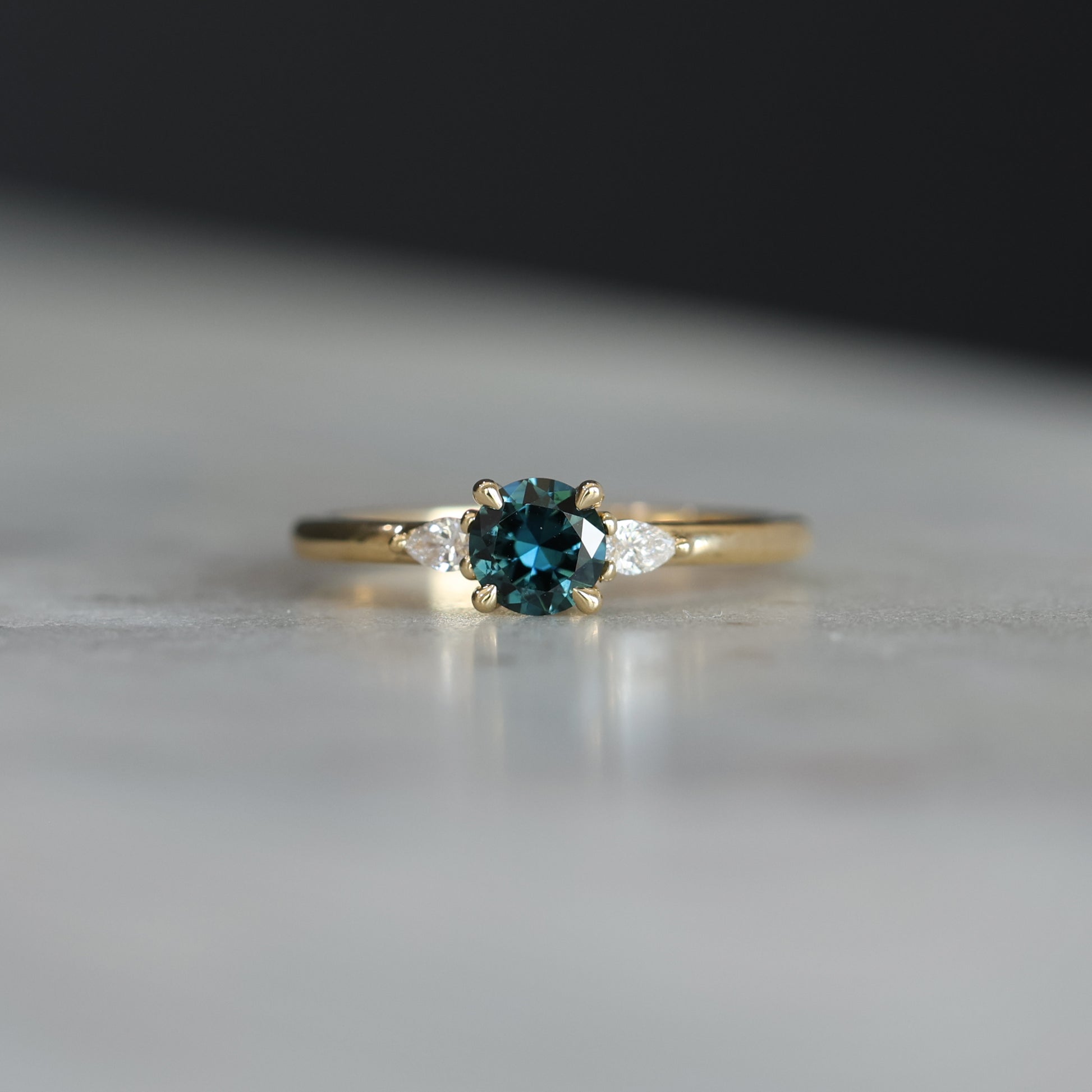 PARTI SAPPHIRE / PETITE TRILOGY RING