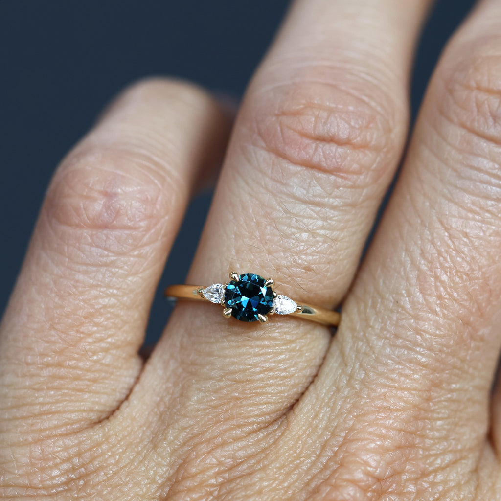 PARTI SAPPHIRE / PETITE TRILOGY RING