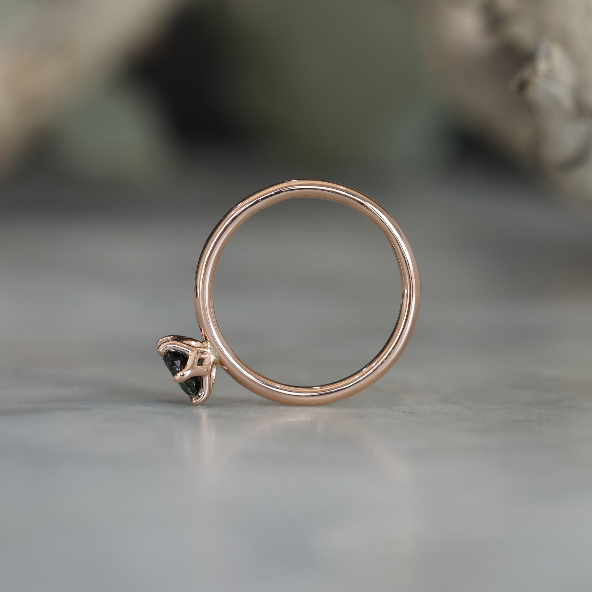 LOTUS / 0.71ct ROUND PARTI SAPPHIRE 6 CLAW SOLITAIRE