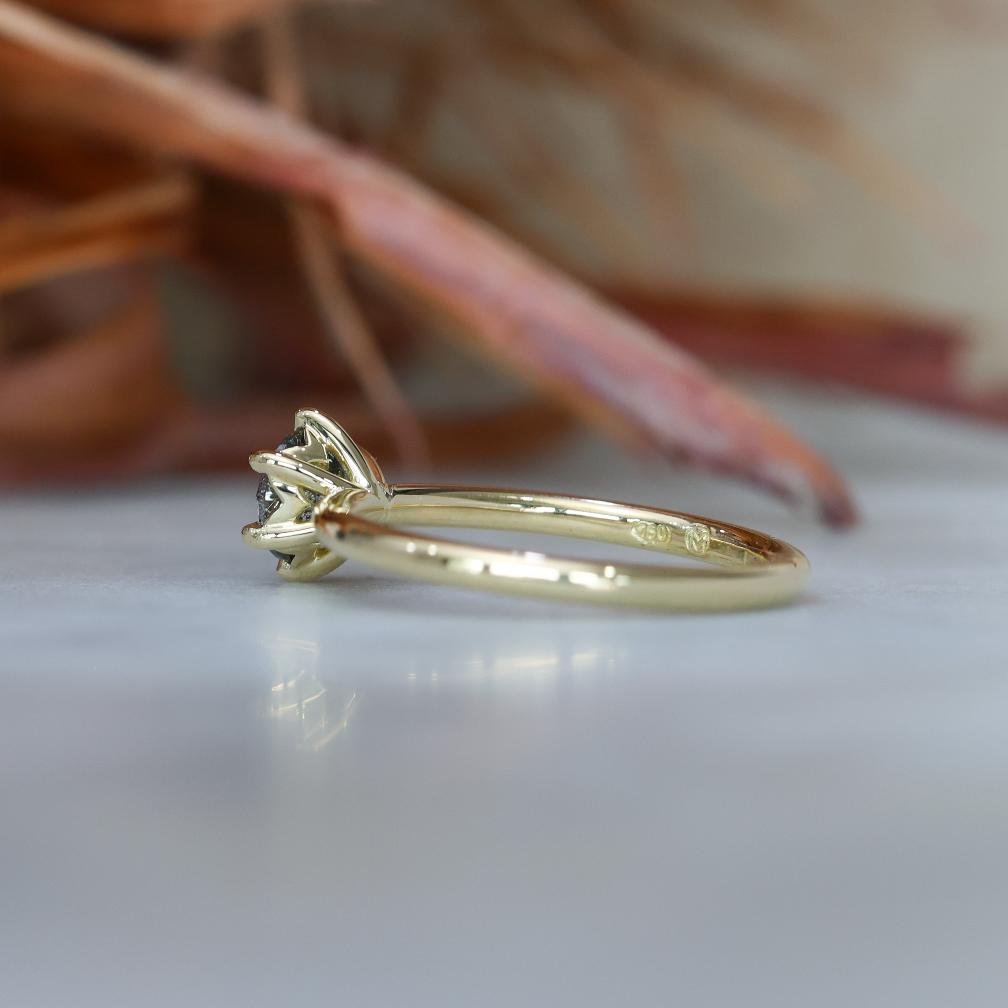 DUNE / 0.71ct ROUND CUT SALT & PEPPER DIAMOND 6 CLAW SOLITAIRE