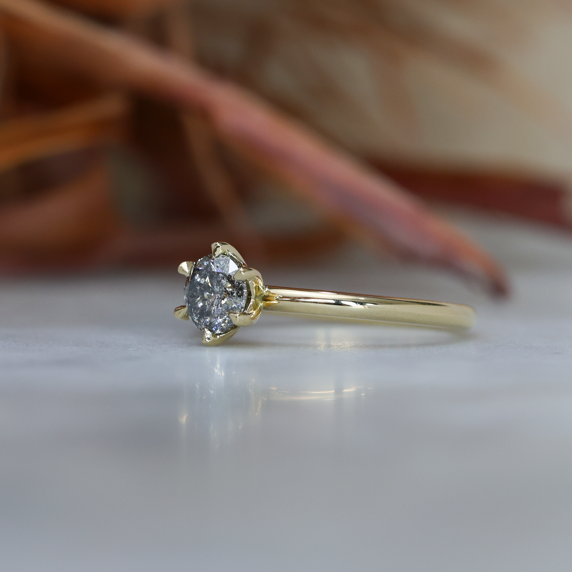 DUNE / 0.71ct ROUND CUT SALT & PEPPER DIAMOND 6 CLAW SOLITAIRE