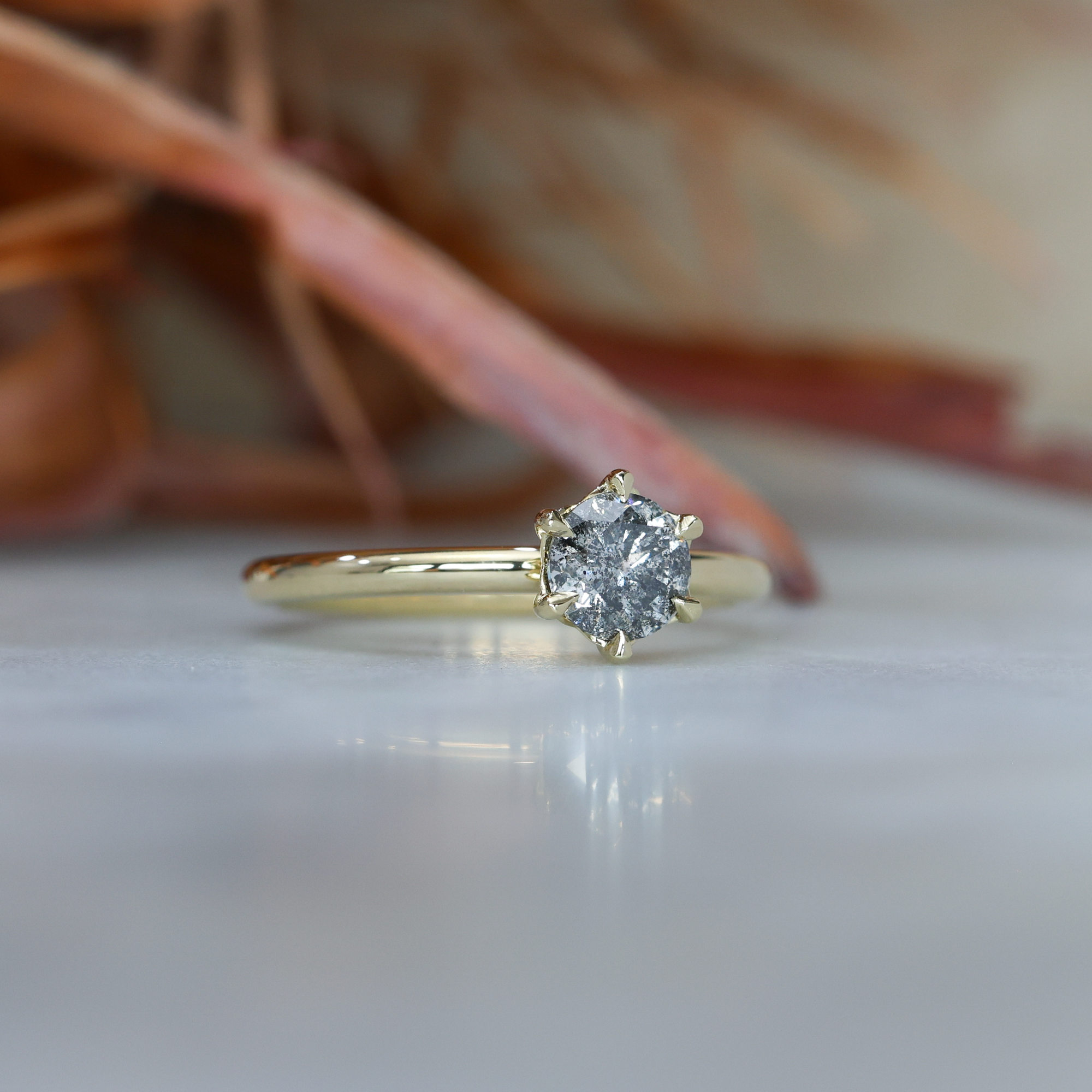 DUNE / 0.71ct ROUND CUT SALT & PEPPER DIAMOND 6 CLAW SOLITAIRE