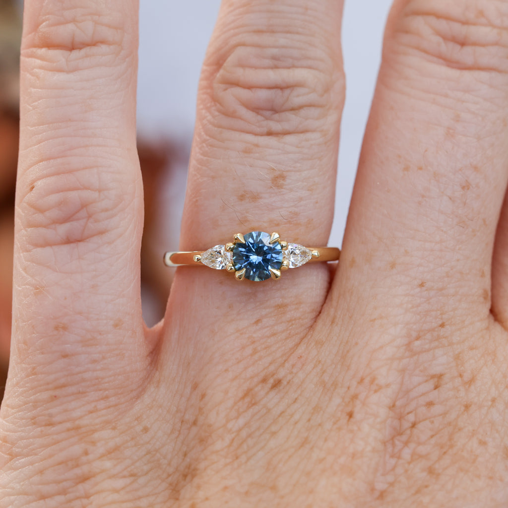 MAY TRILOGY | 0.72CT ROUND CUT MONTANA SAPPHIRE ENGAGEMENT RING I