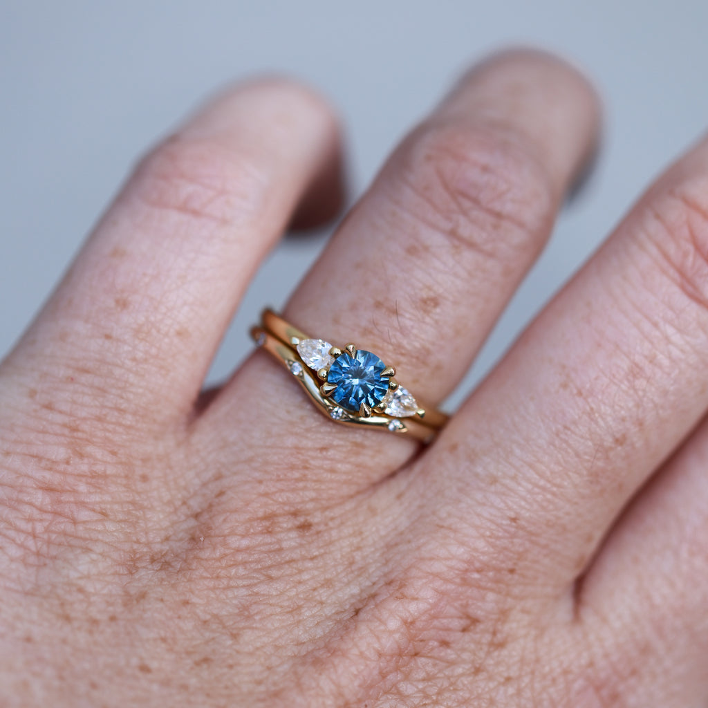 MAY TRILOGY | 0.72CT ROUND CUT MONTANA SAPPHIRE ENGAGEMENT RING I