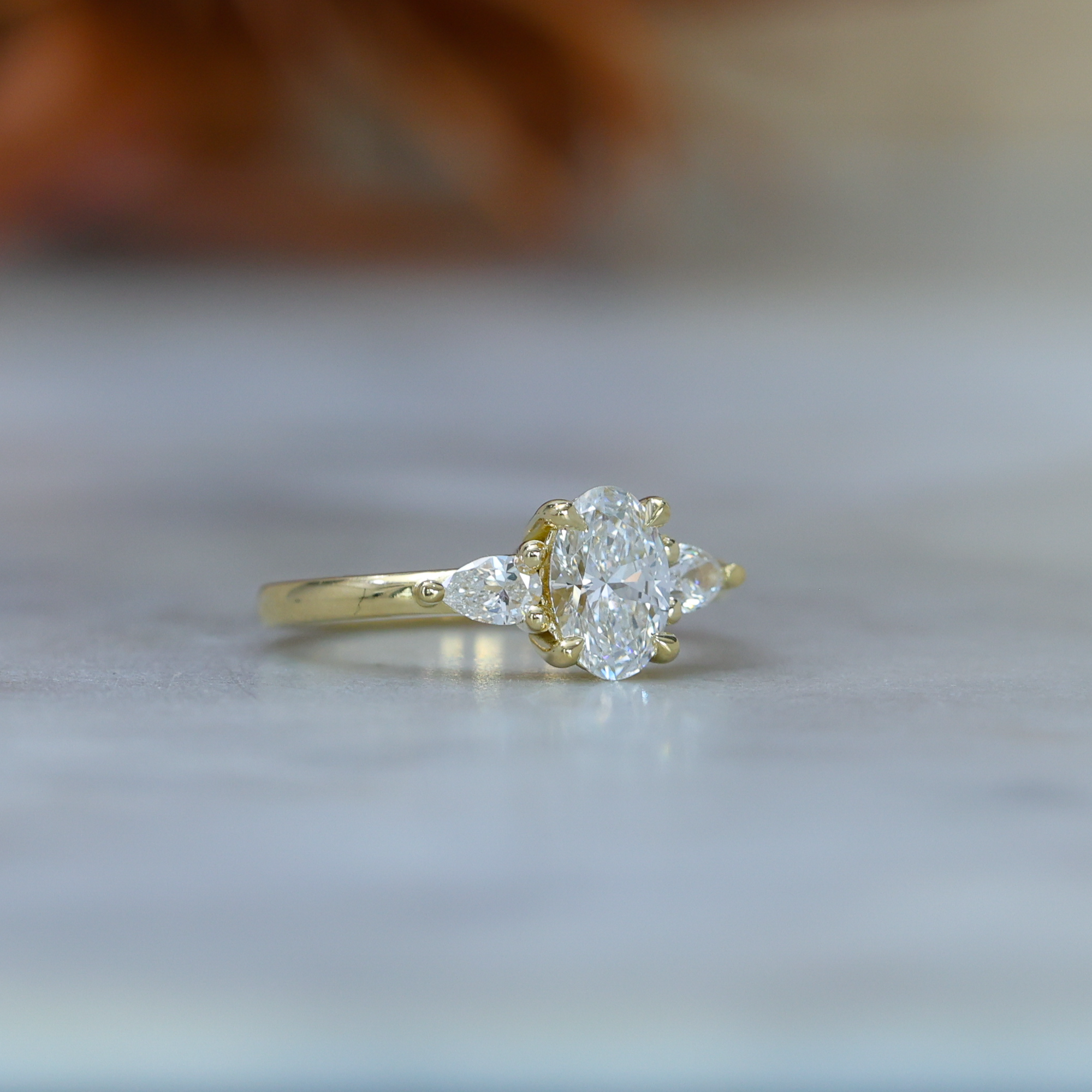 MAY TRILOGY / 0.74ct OVAL LAB DIAMOND RING