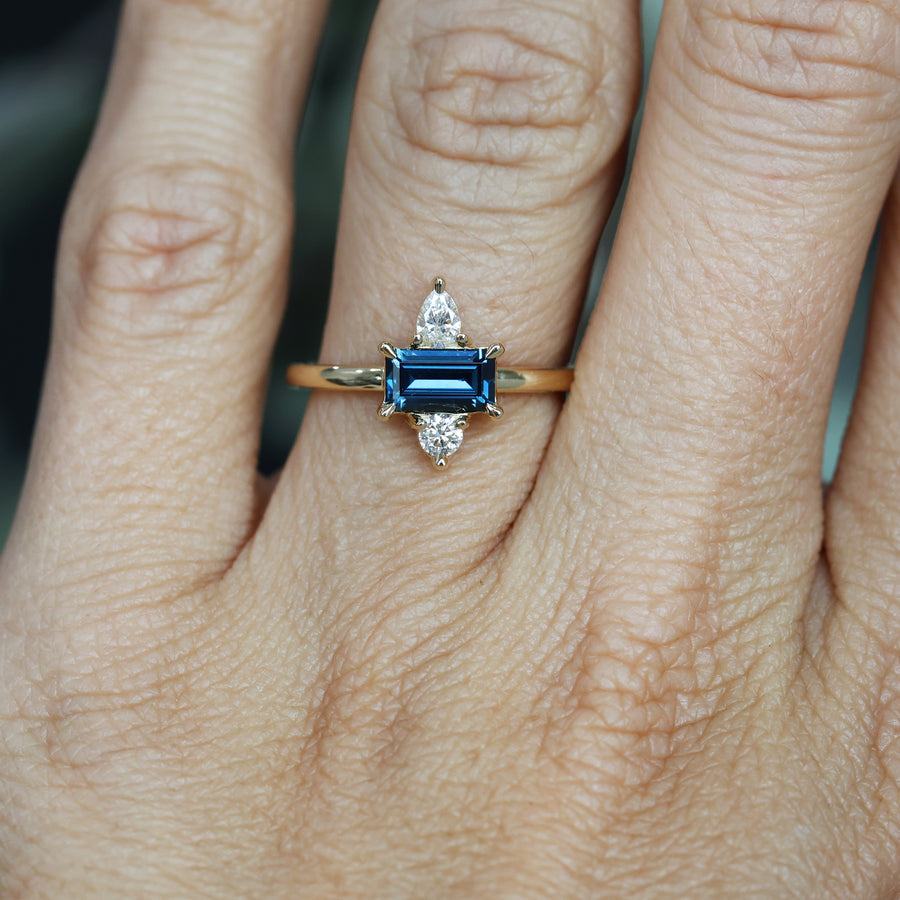 0.80ct Australian Sapphire and Diamonds Trio engagement Ring front view