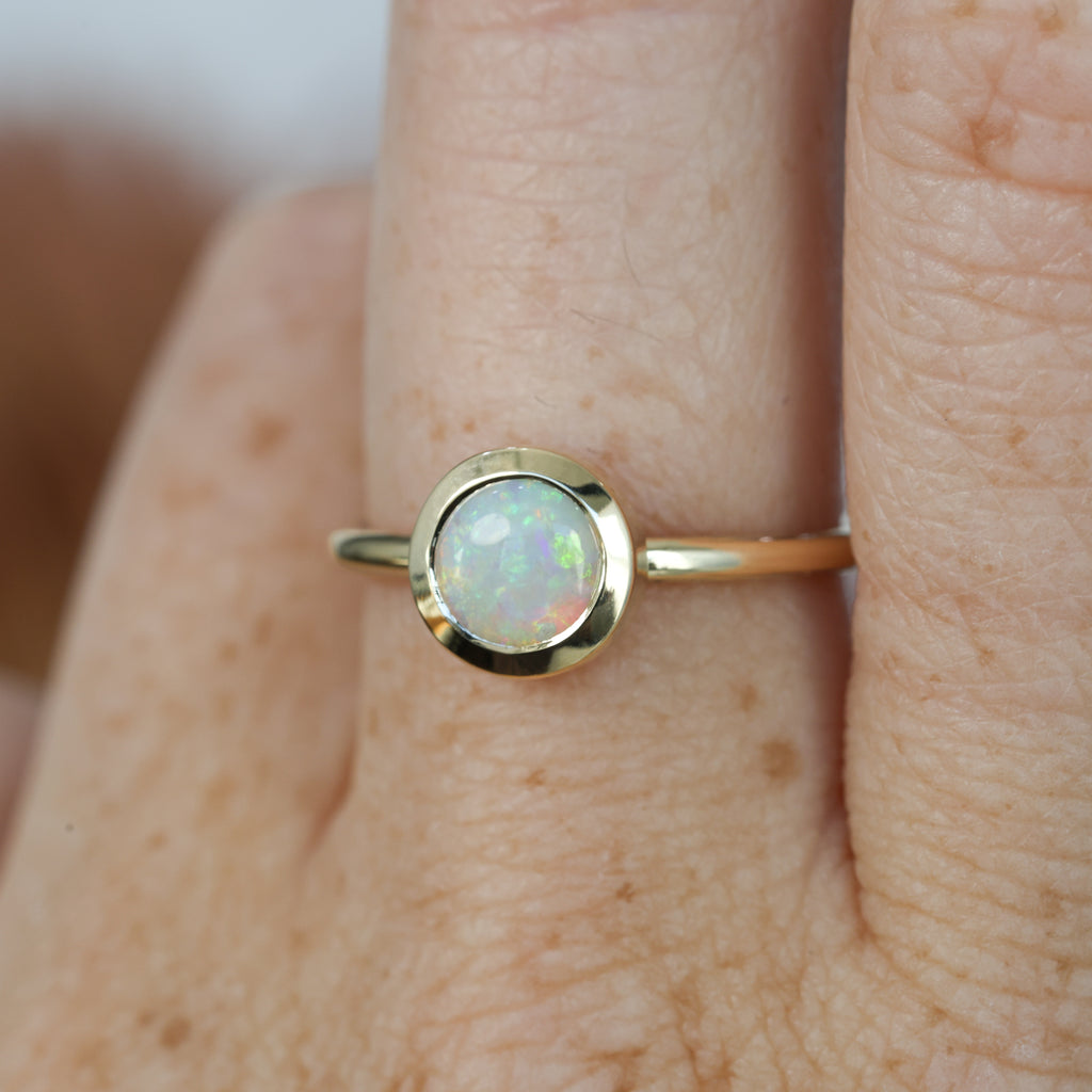 0.80ct ROUND OPAL | BEZEL SET RING