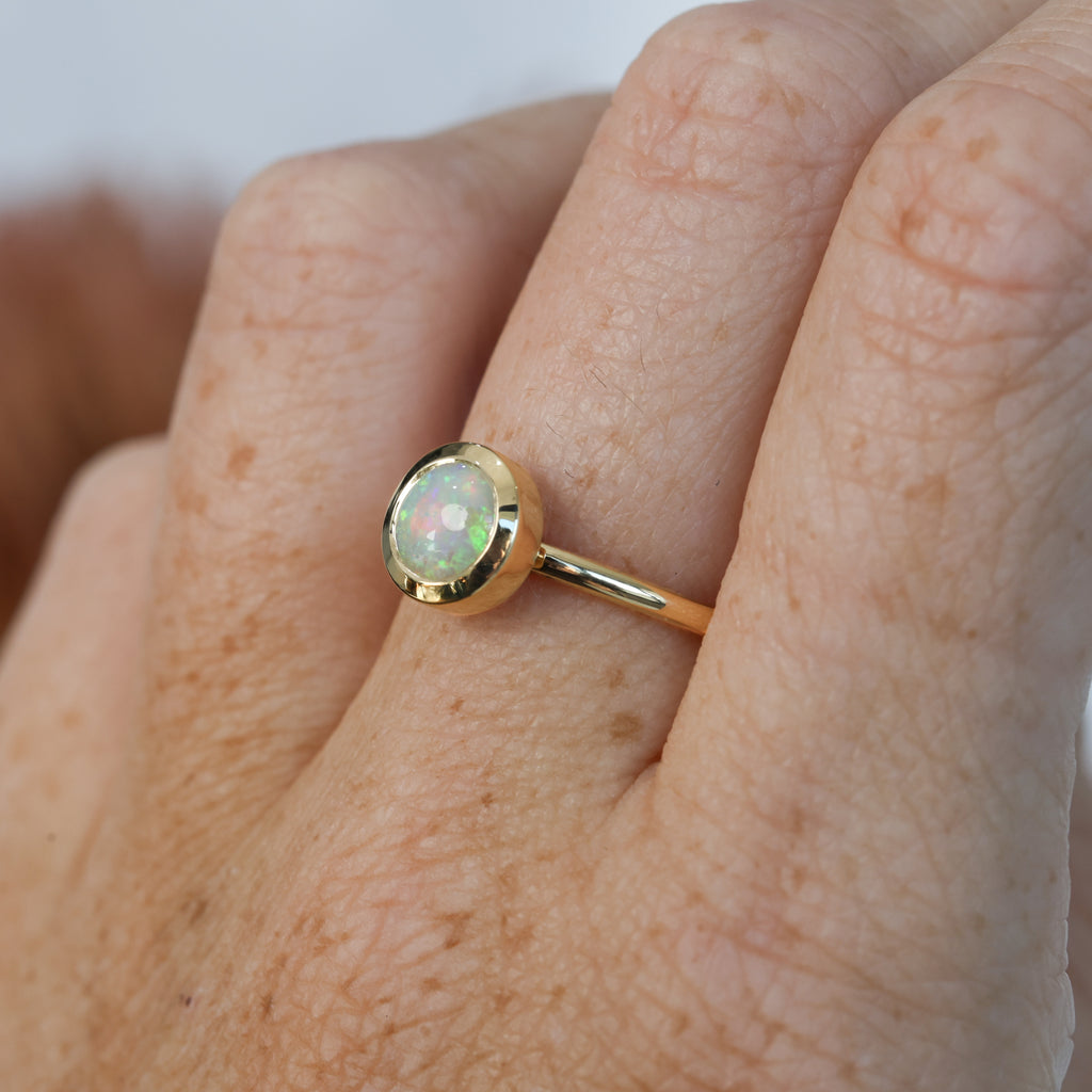 0.80ct ROUND OPAL | BEZEL SET RING