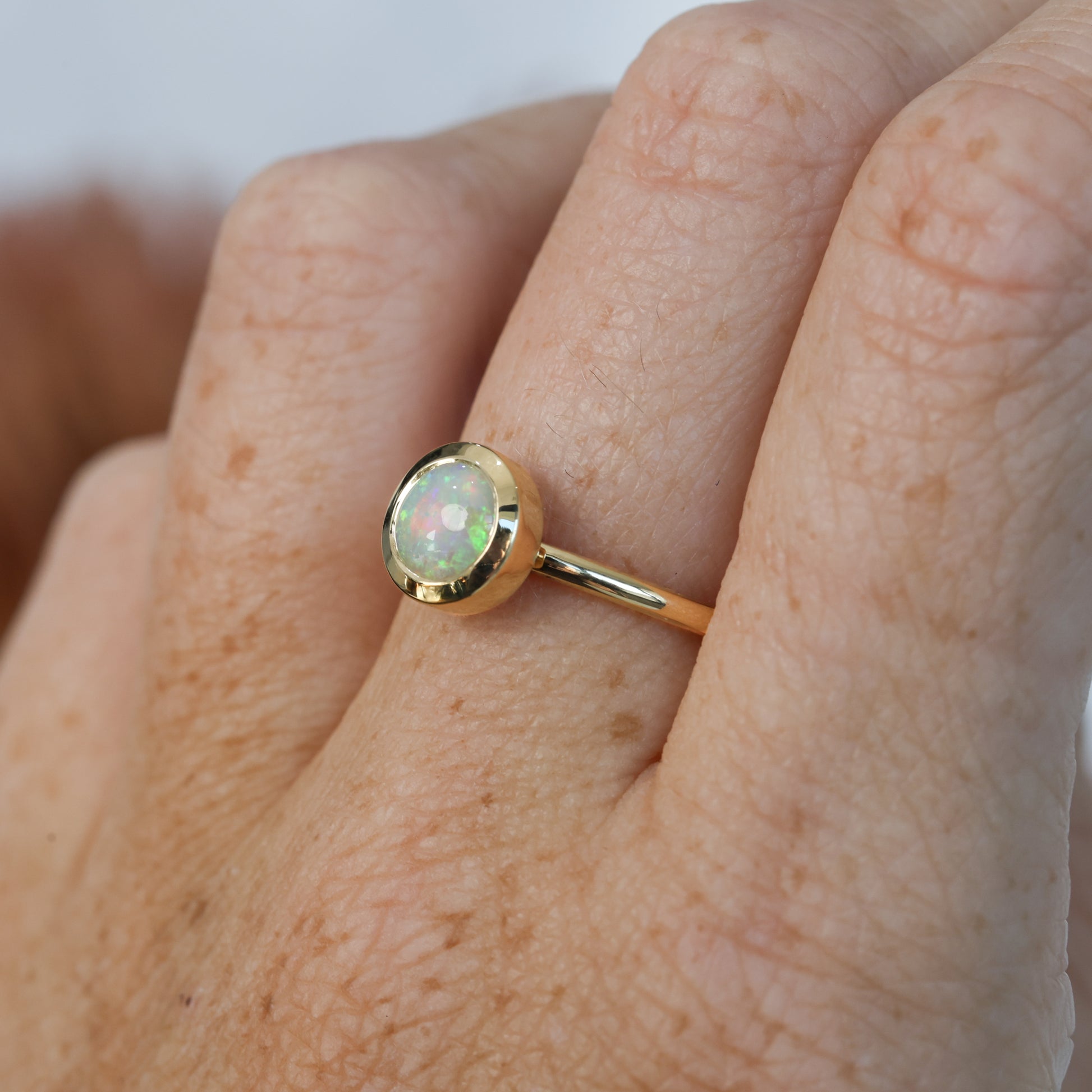 0.80ct ROUND OPAL | BEZEL SET RING