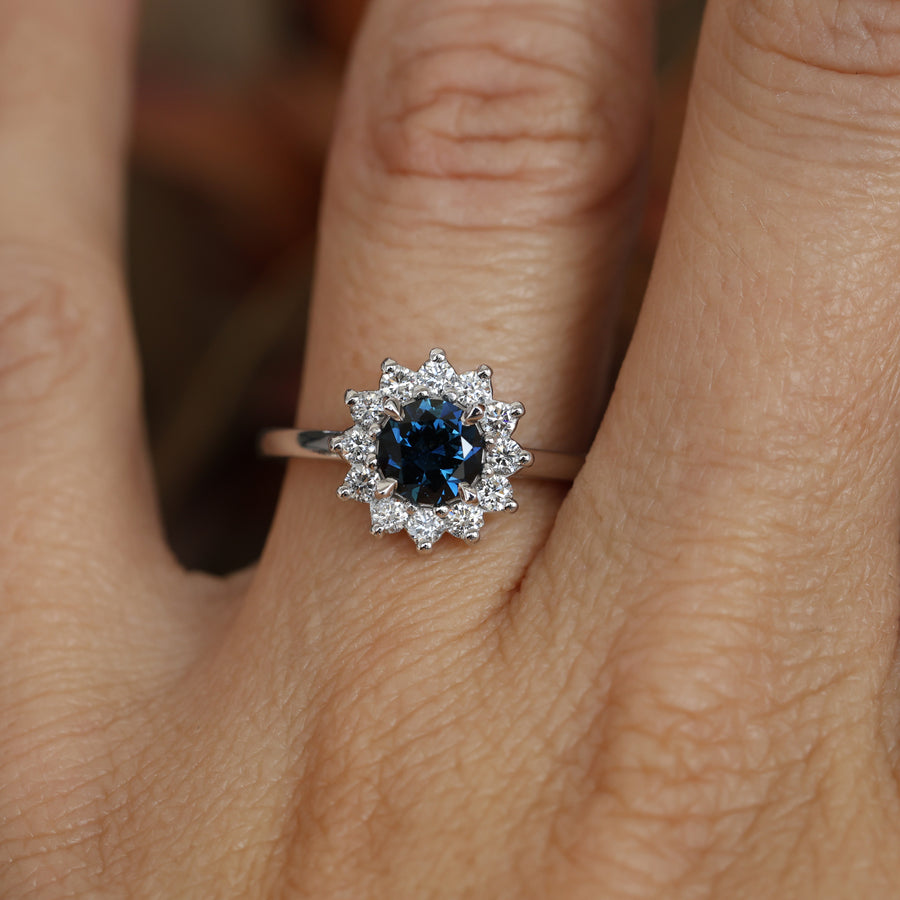 FULL HALO / 0.82ct ROUND PARTI SAPPHIRE RING