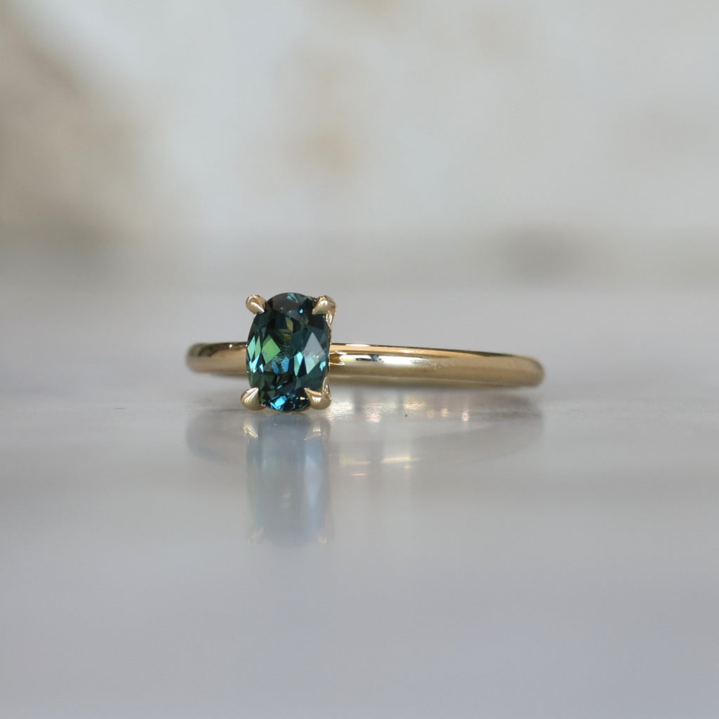 DUNE / 0.83CT OVAL AUSTRALIAN PARTI SAPPHIRE 4 CLAW SOLITAIRE