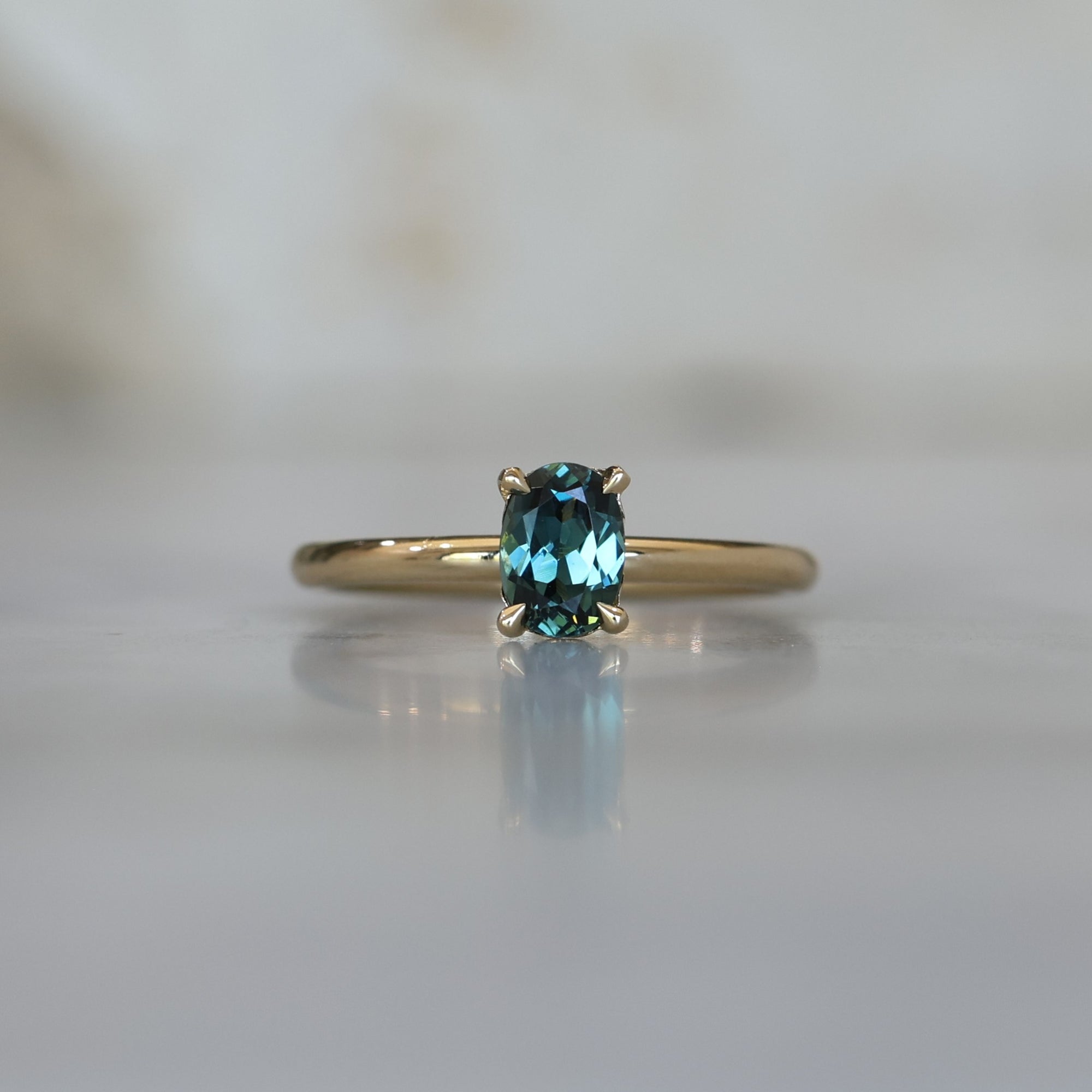DUNE / 0.83CT OVAL AUSTRALIAN PARTI SAPPHIRE 4 CLAW SOLITAIRE