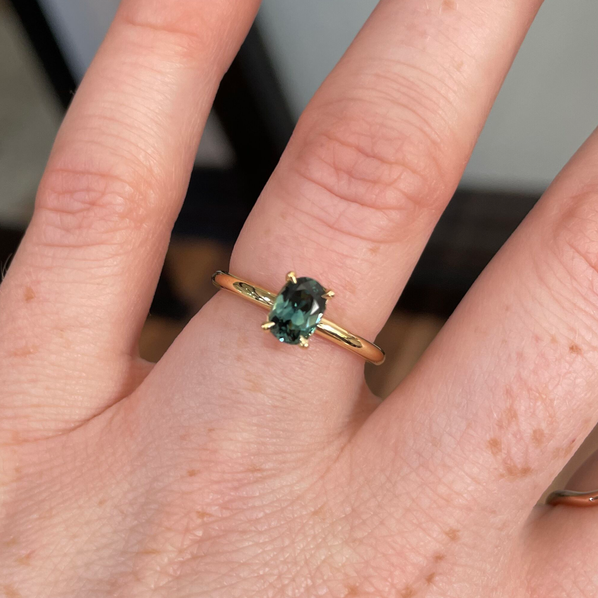 DUNE / 0.83CT OVAL AUSTRALIAN PARTI SAPPHIRE 4 CLAW SOLITAIRE