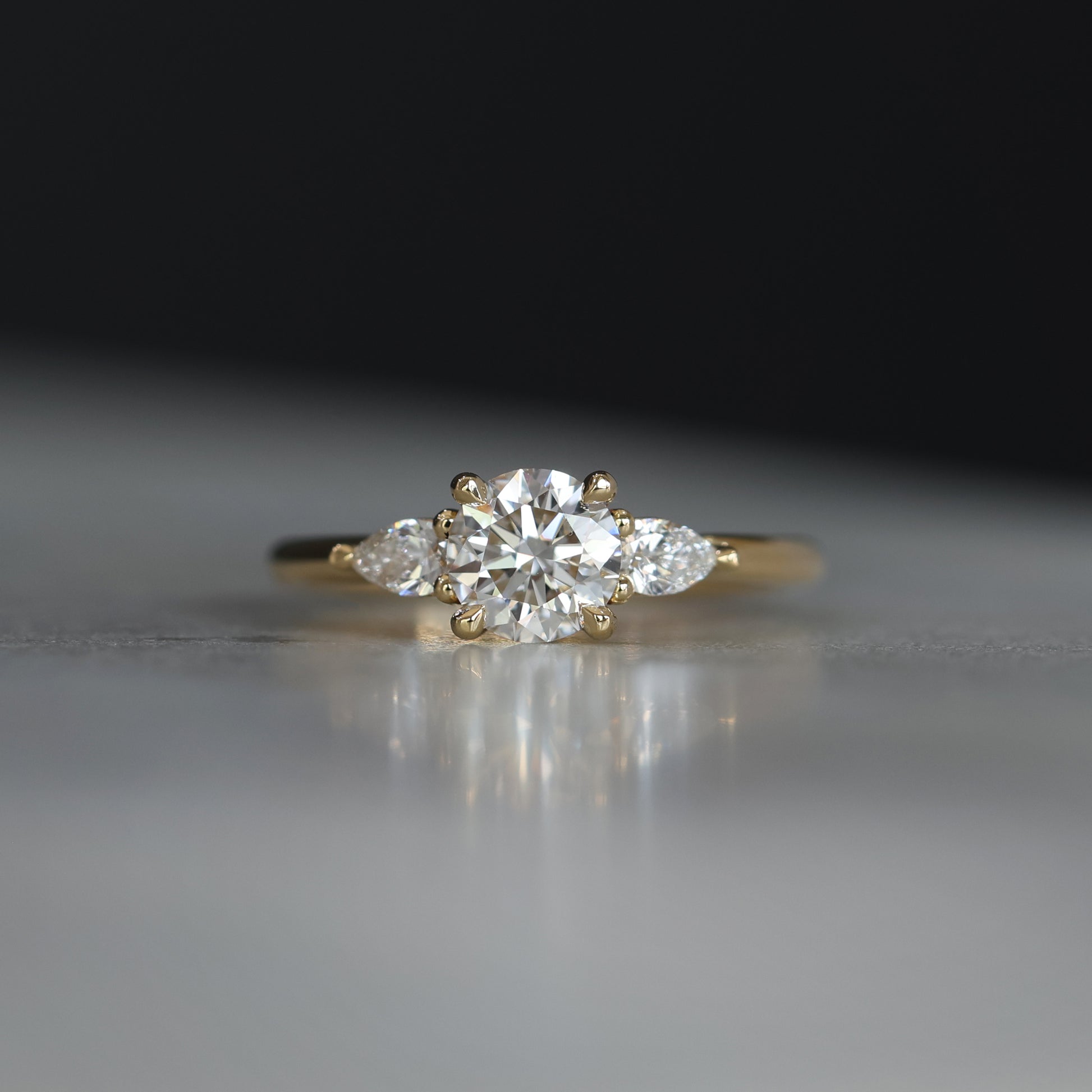 ROUND LAB DIAMOND / TRILOGY RING III