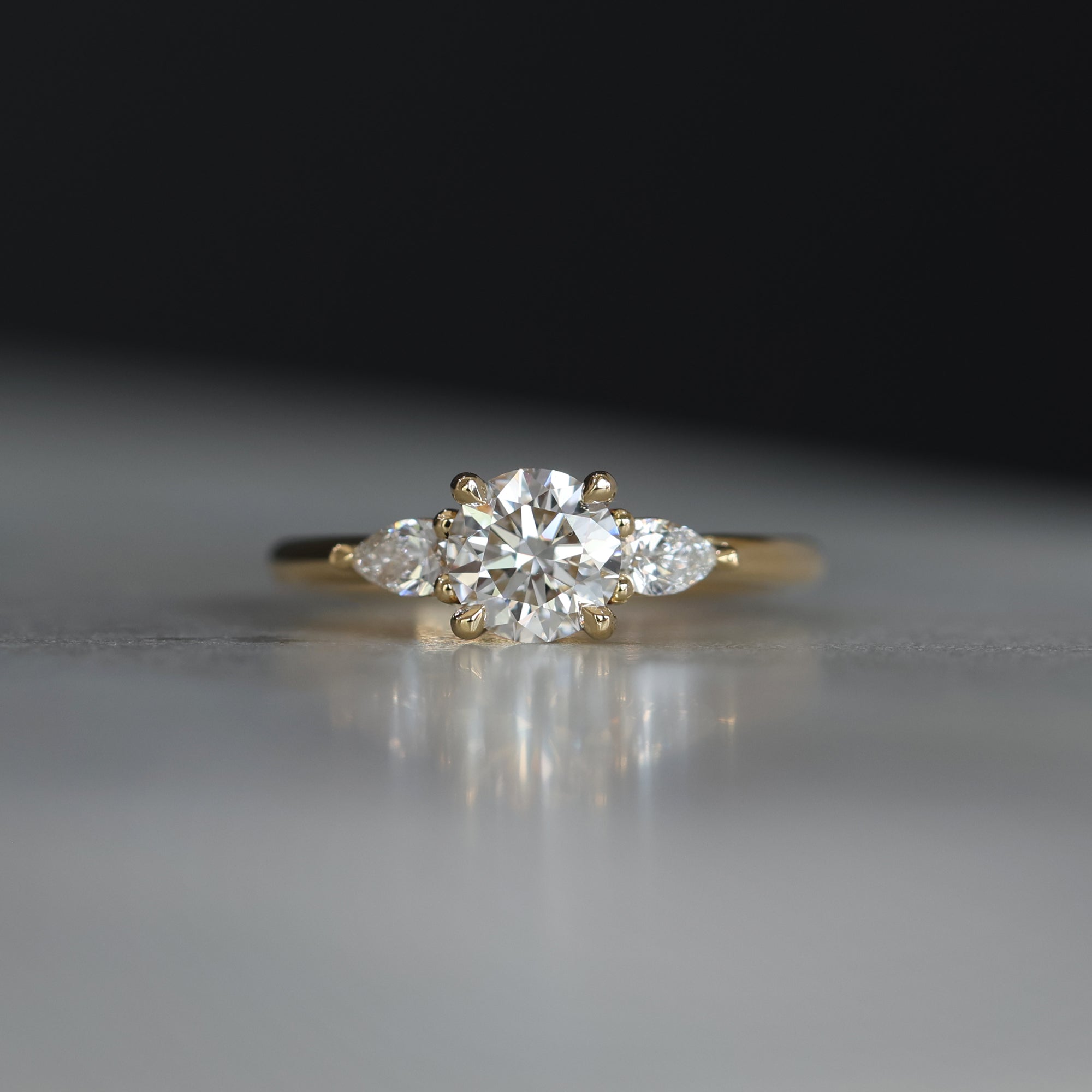 ROUND LAB DIAMOND / TRILOGY RING III