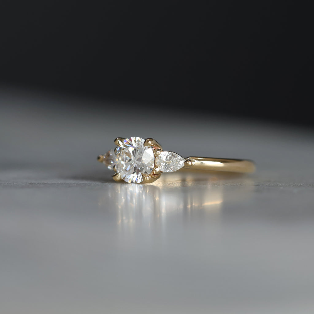 ROUND LAB DIAMOND / TRILOGY RING III