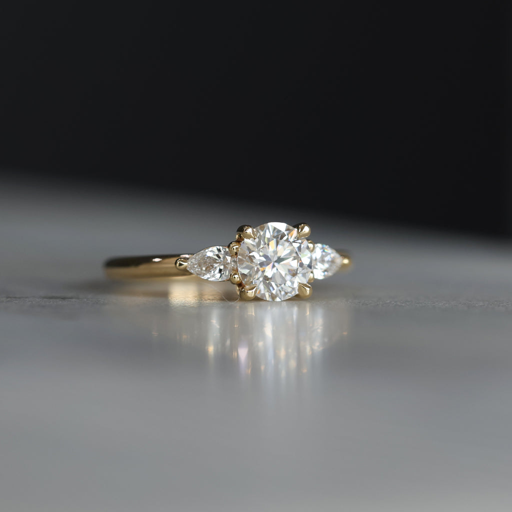 ROUND LAB DIAMOND / TRILOGY RING III