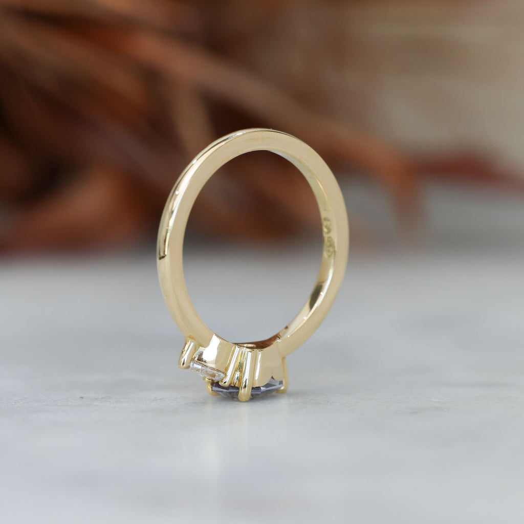 0.85ct Madagascan Sapphire & diamond engagement ring profile