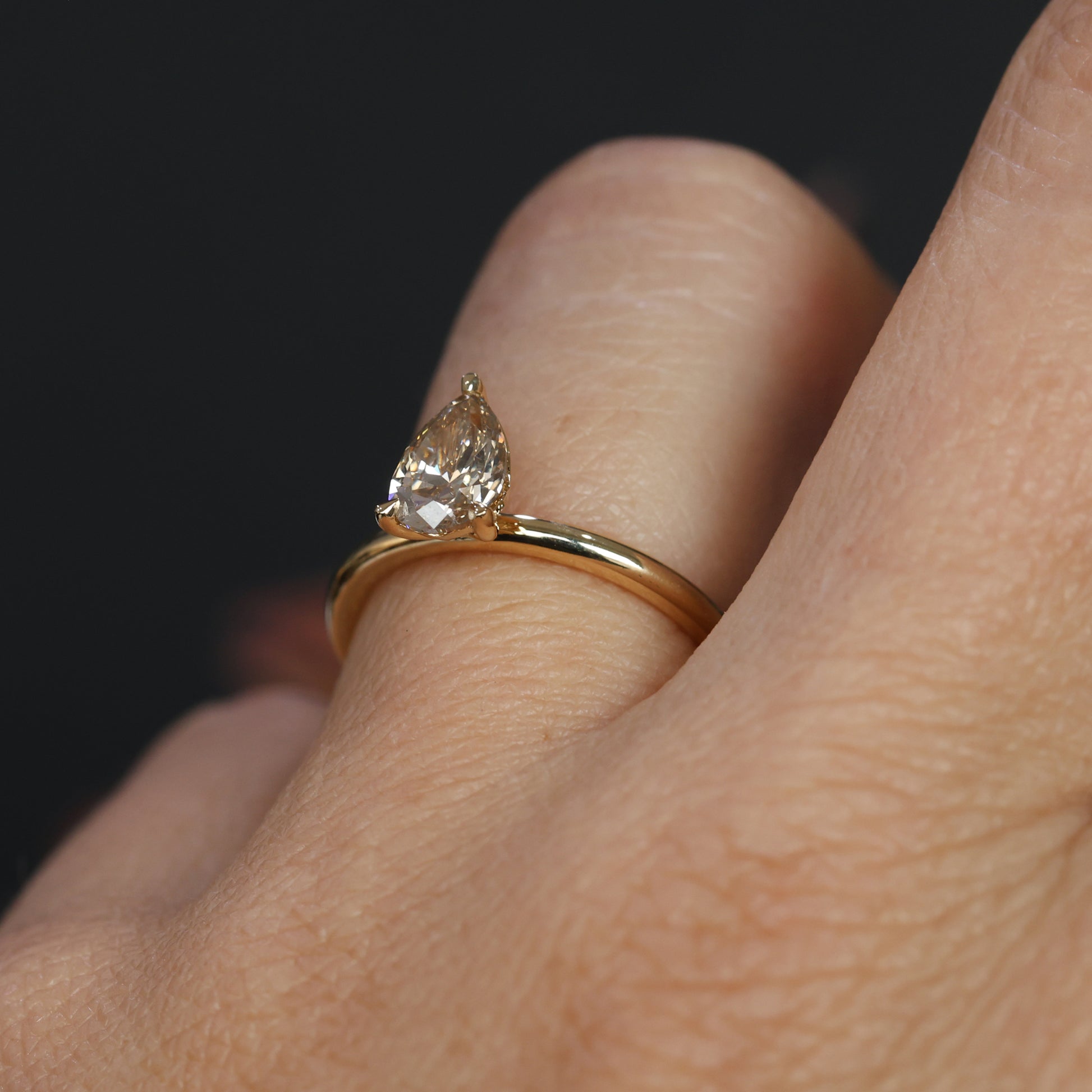 DUNE / 0.90ct PEAR CUT CHAMPAGNE DIAMOND 3 CLAW SOLITAIRE