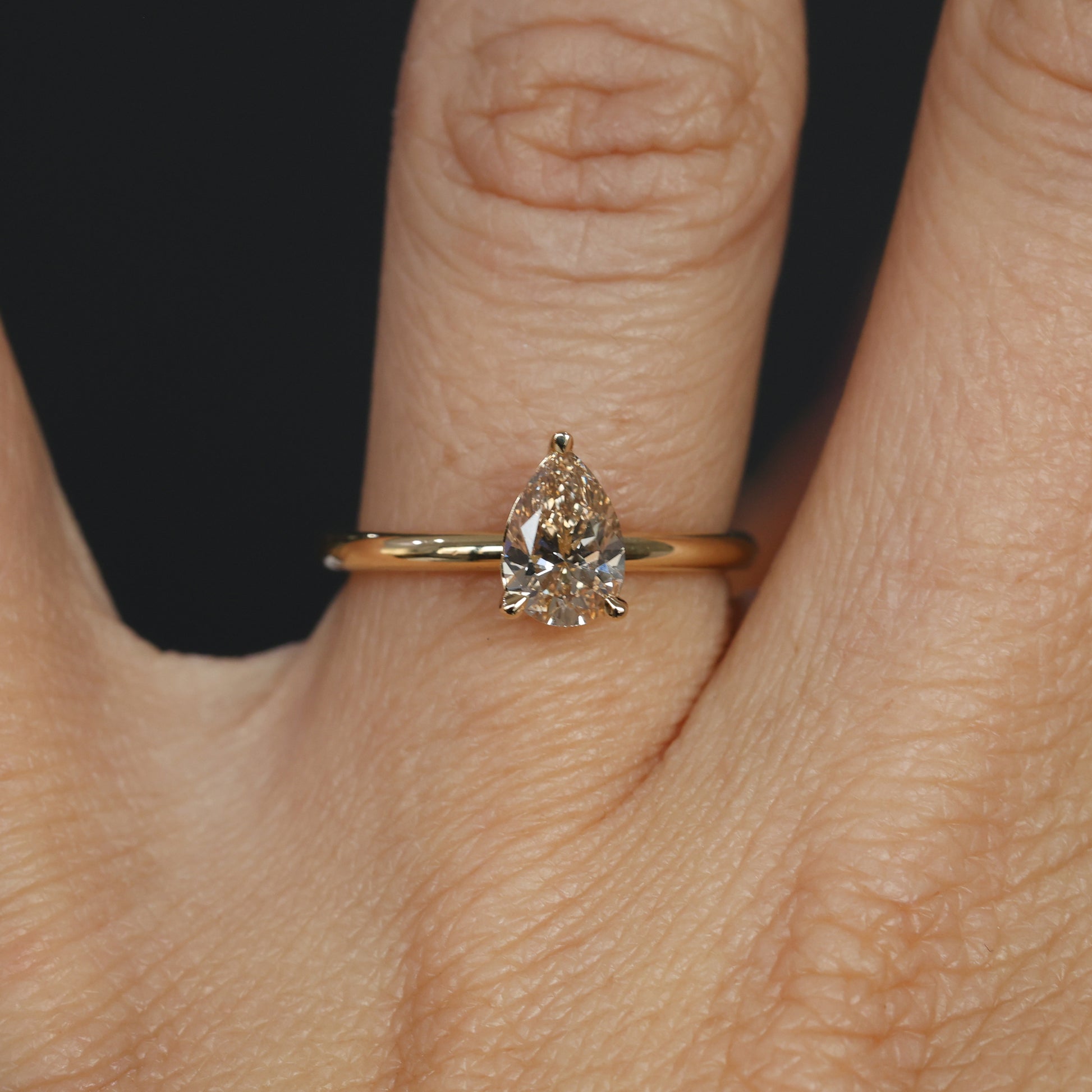 DUNE / 0.90ct PEAR CUT CHAMPAGNE DIAMOND 3 CLAW SOLITAIRE