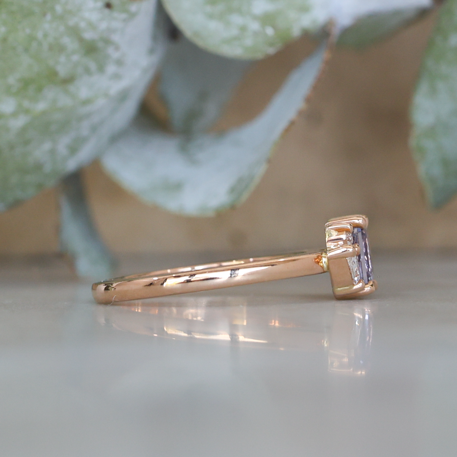 ASYMMETRIC / 0.99ct MADAGASCAN SAPPHIRE RING