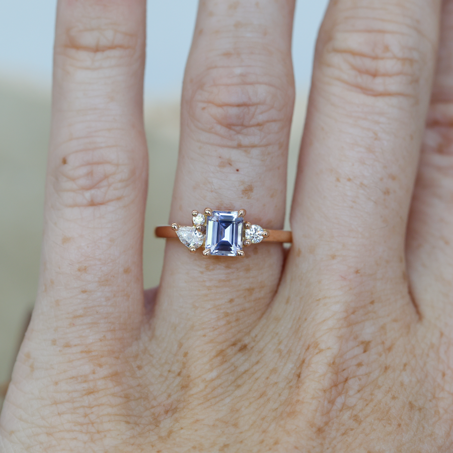 ASYMMETRIC / 0.99ct MADAGASCAN SAPPHIRE RING