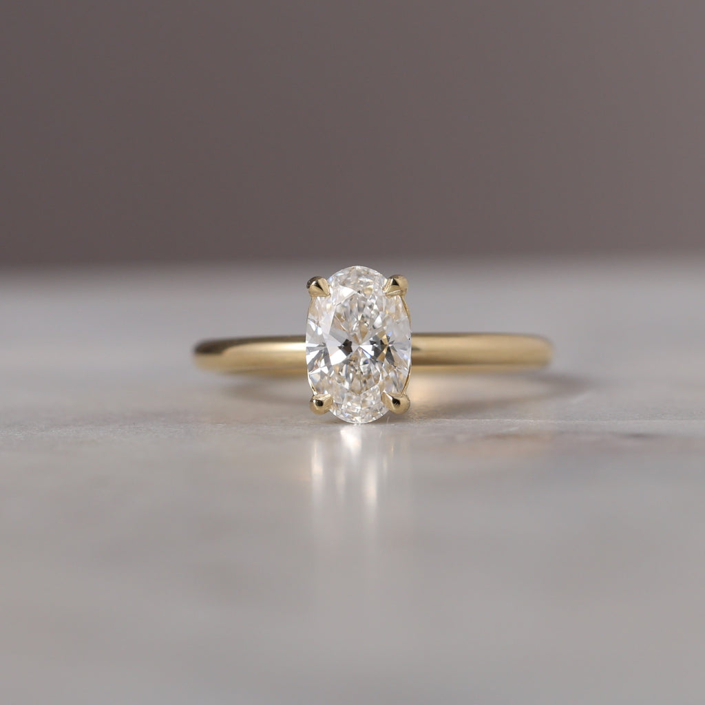 OVAL CUT LAB CREATED / DIAMOND SOLITAIRE II