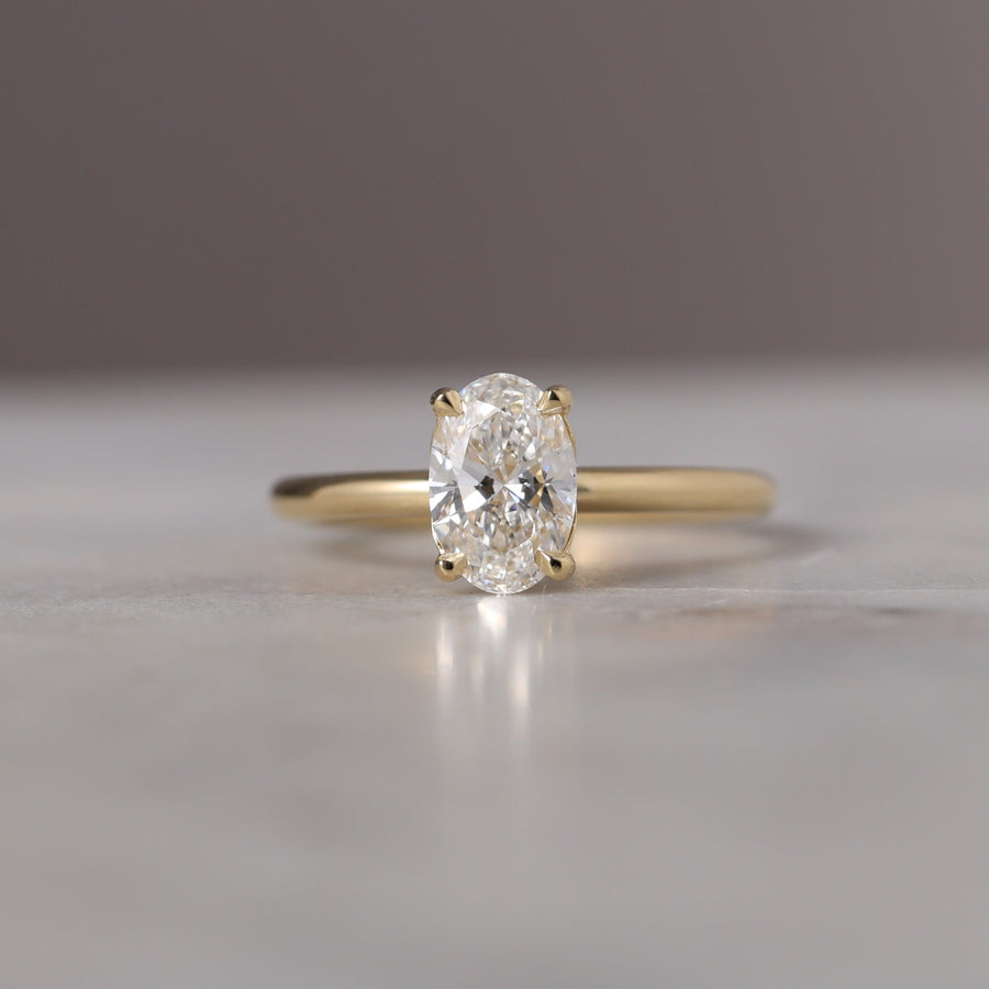 OVAL CUT LAB CREATED / DIAMOND SOLITAIRE II