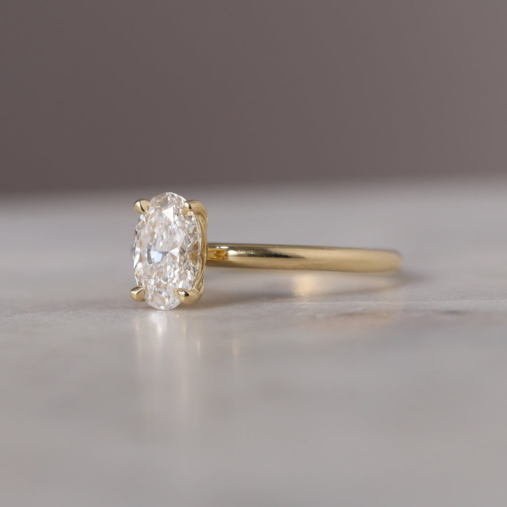 OVAL CUT LAB CREATED / DIAMOND SOLITAIRE II