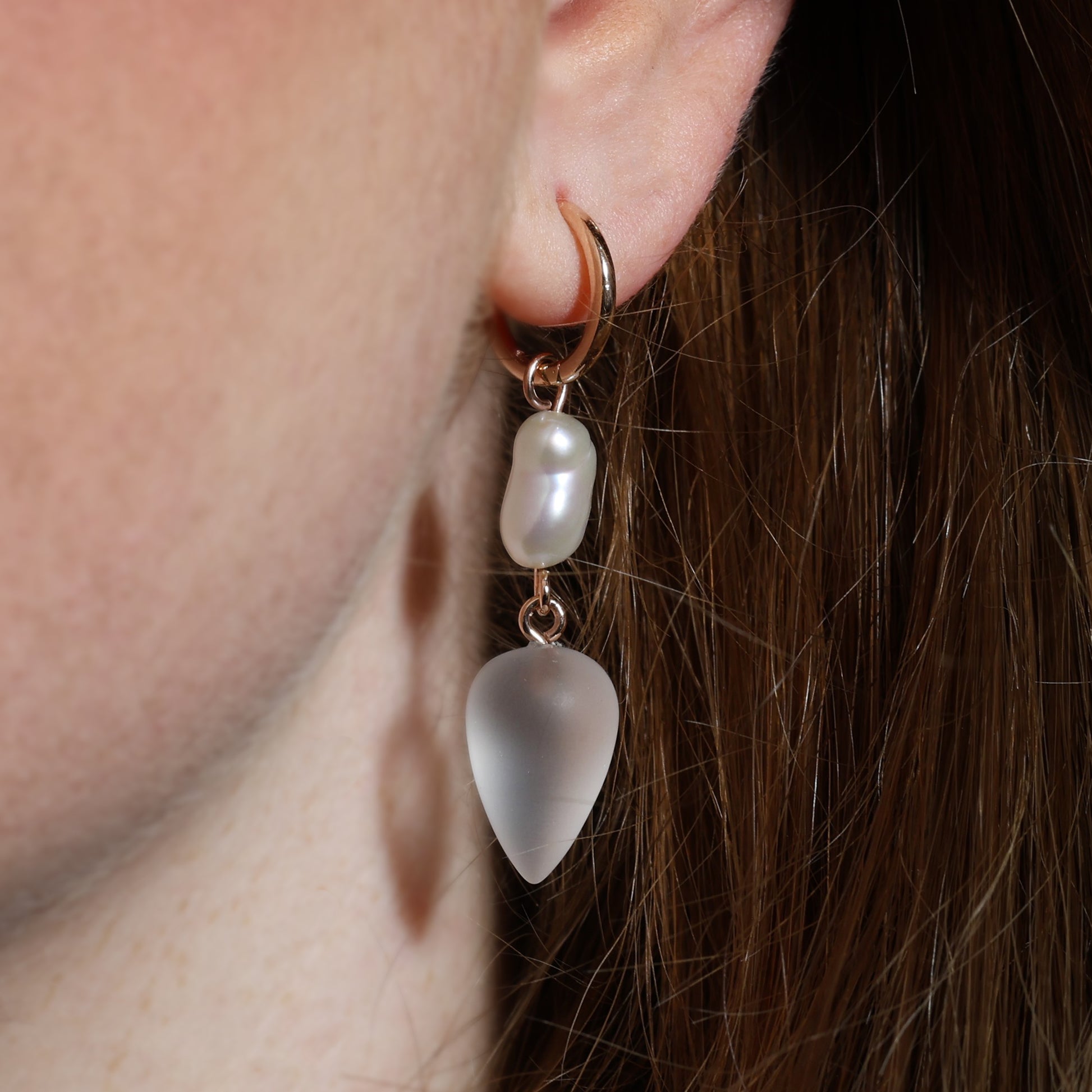 PEARL & ROCK CRYSTAL / HOOP EARRINGS I