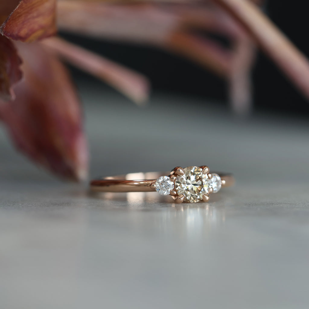 CHAMPAGNE DIAMOND / PETITE TRILOGY RING