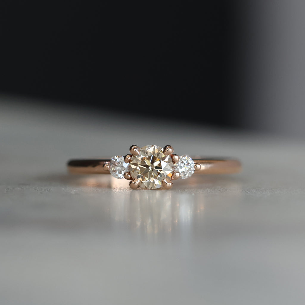 CHAMPAGNE DIAMOND / PETITE TRILOGY RING