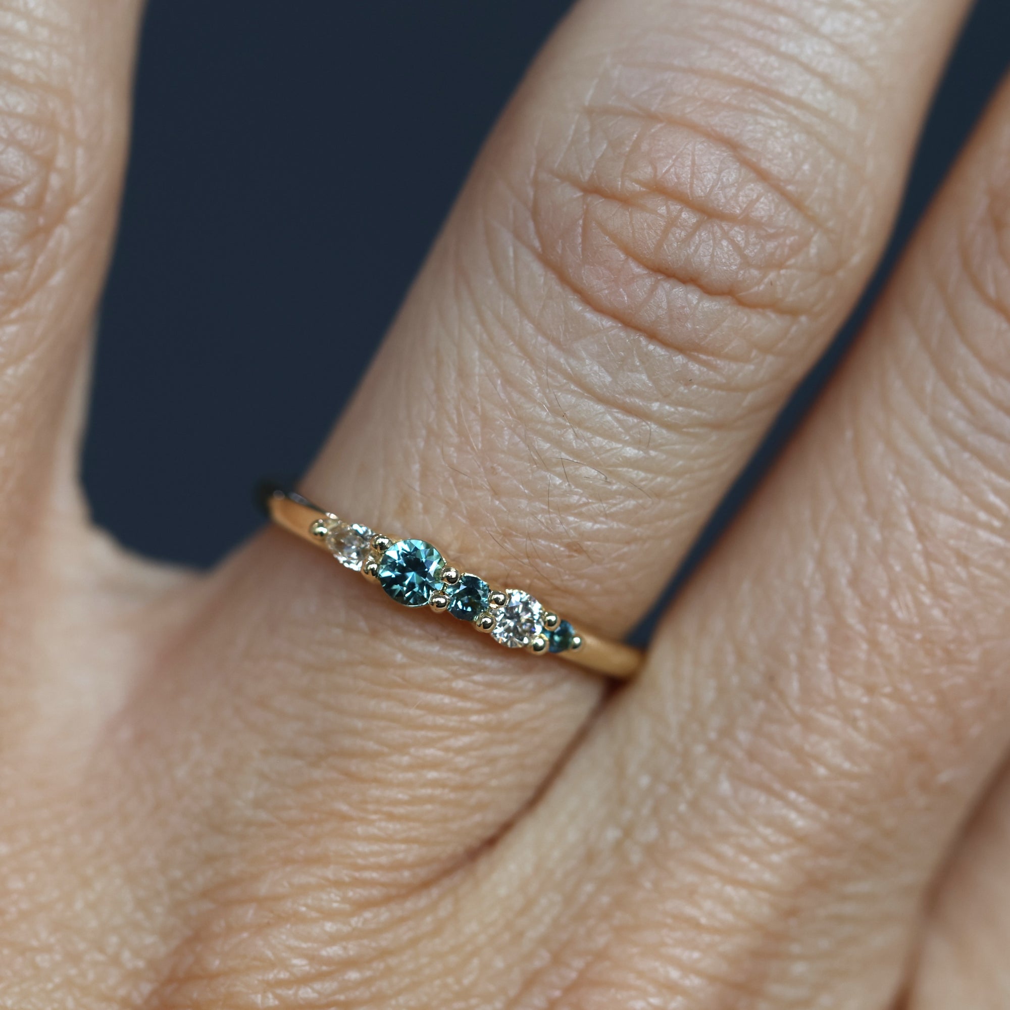 AUSTRALIAN ORIGINS / DIAMOND & SAPPHIRE CLUSTER RING