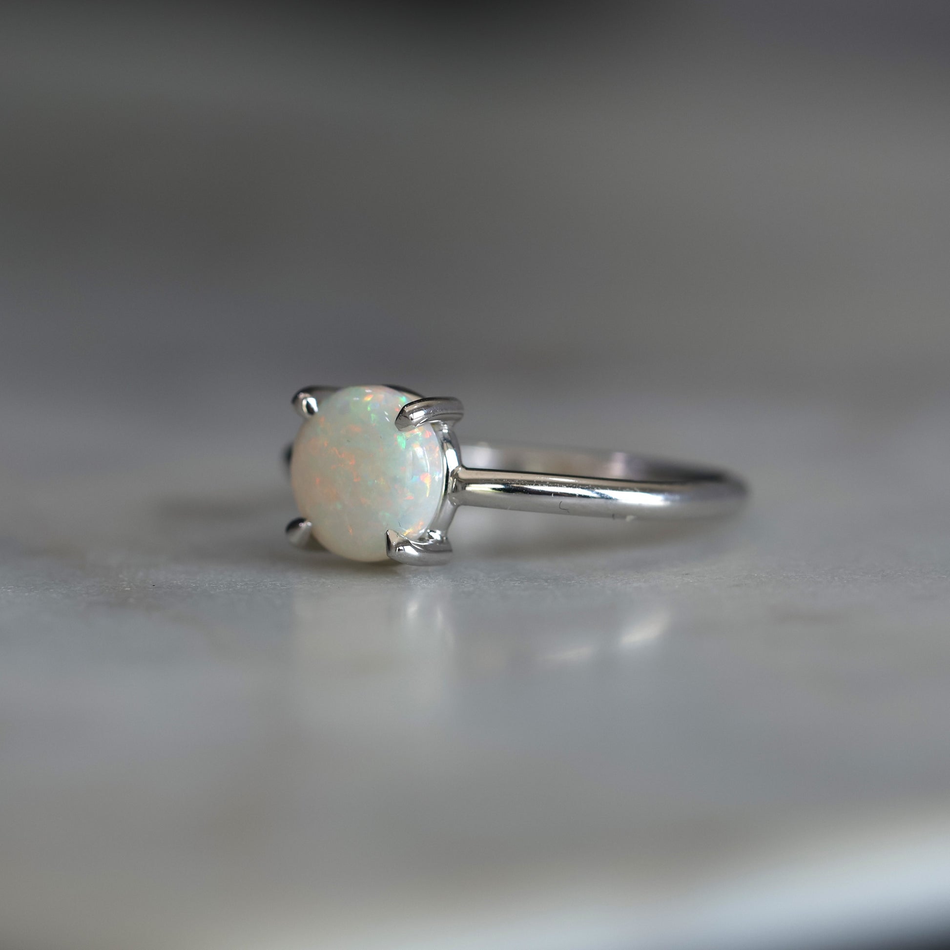 ROUND CUT / OPAL RING
