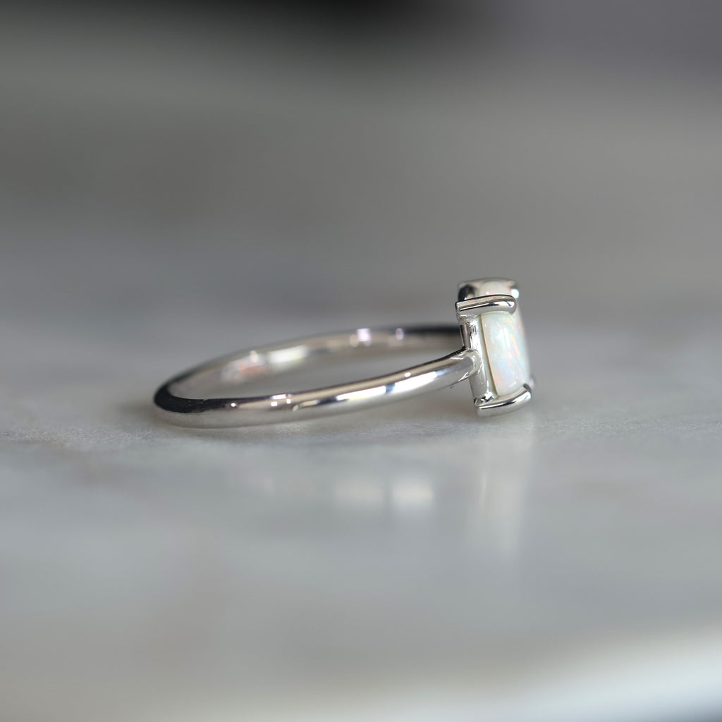 ROUND CUT / OPAL RING