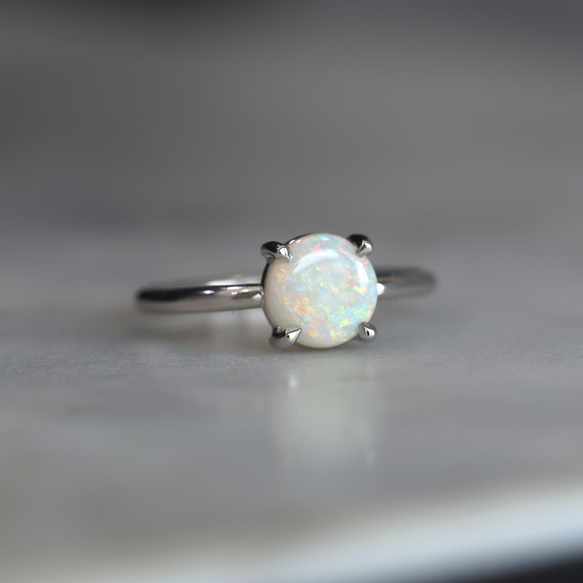 ROUND CUT / OPAL RING