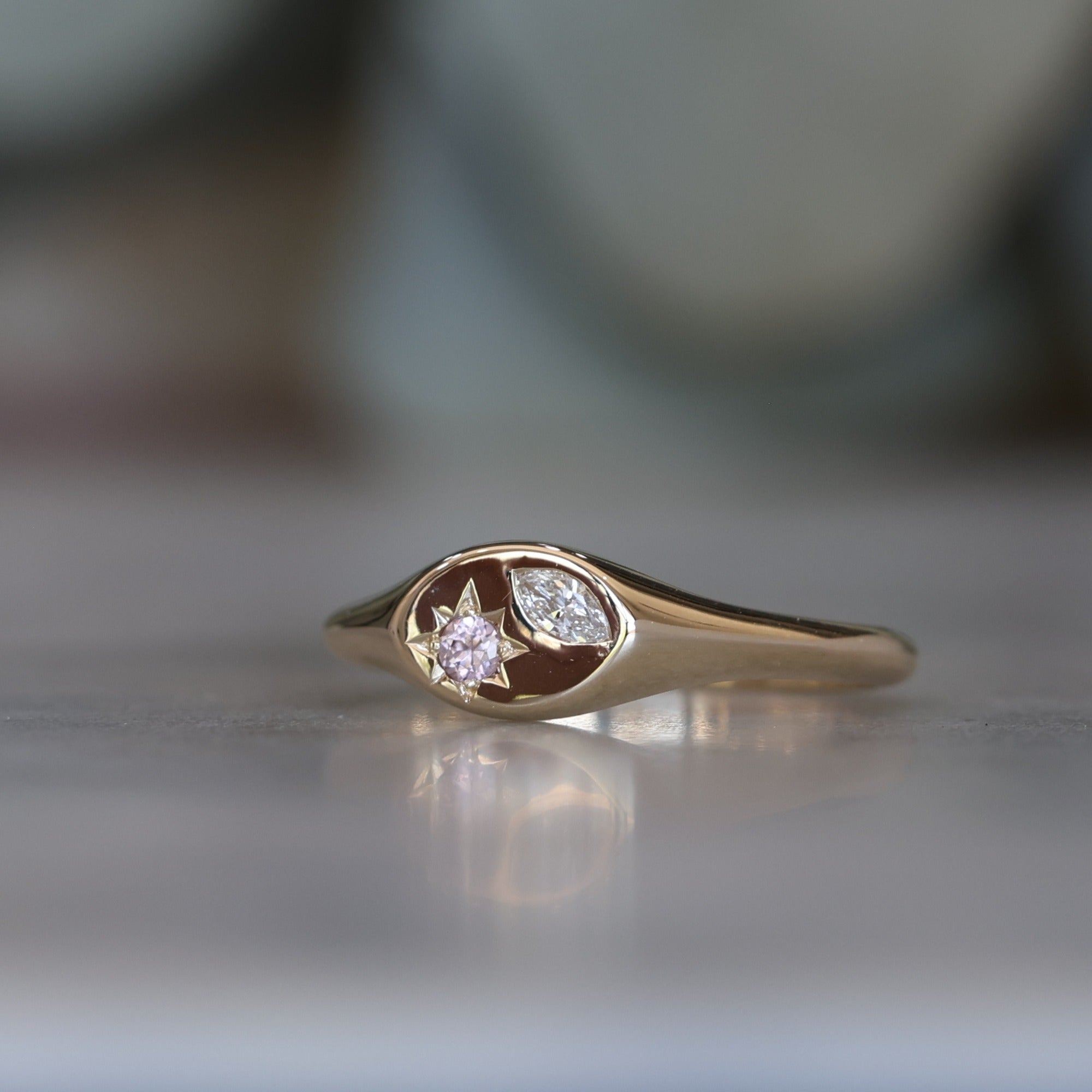 STAR SET / ELLIPSE SAPPHIRE & DIAMOND SIGNET