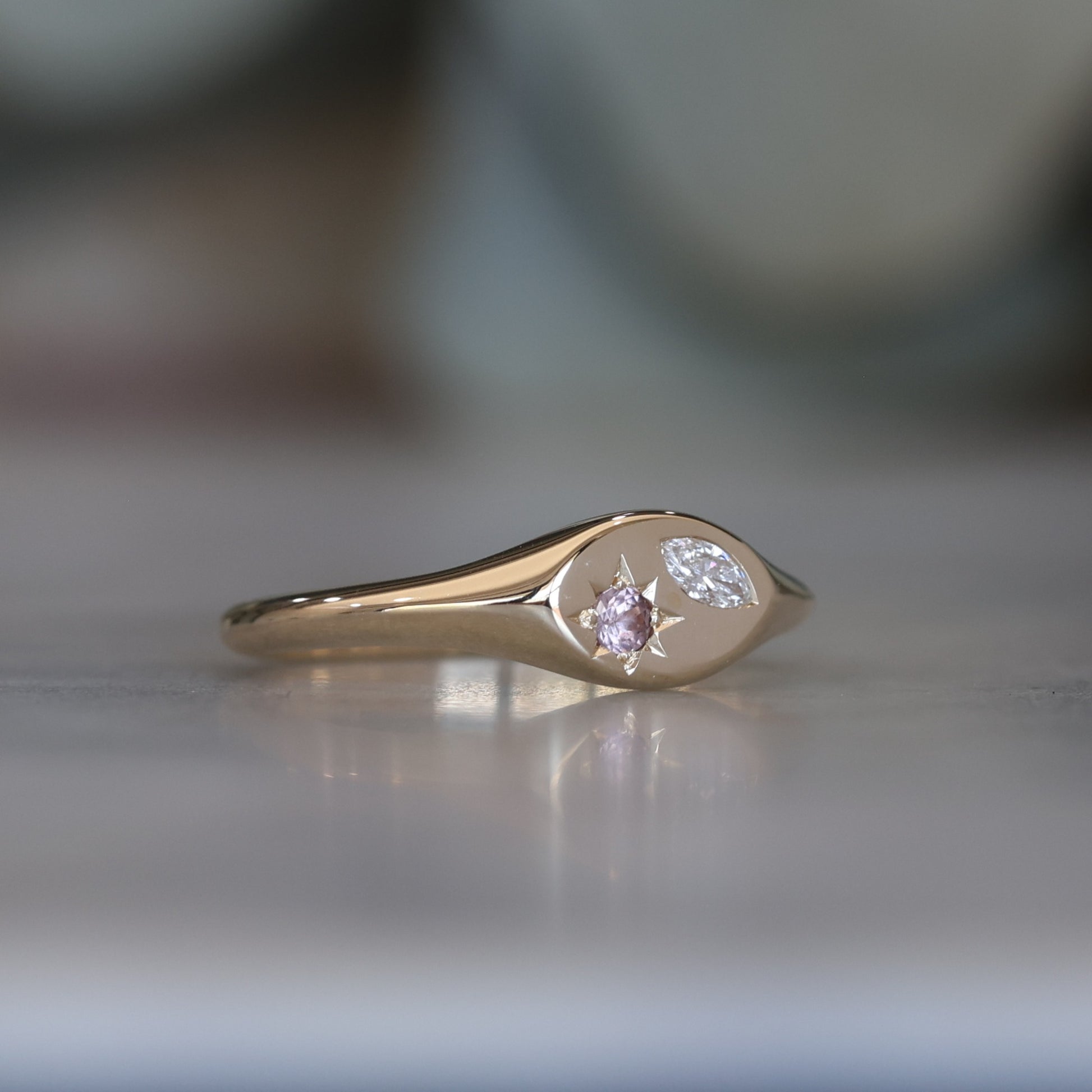 STAR SET / ELLIPSE SAPPHIRE & DIAMOND SIGNET