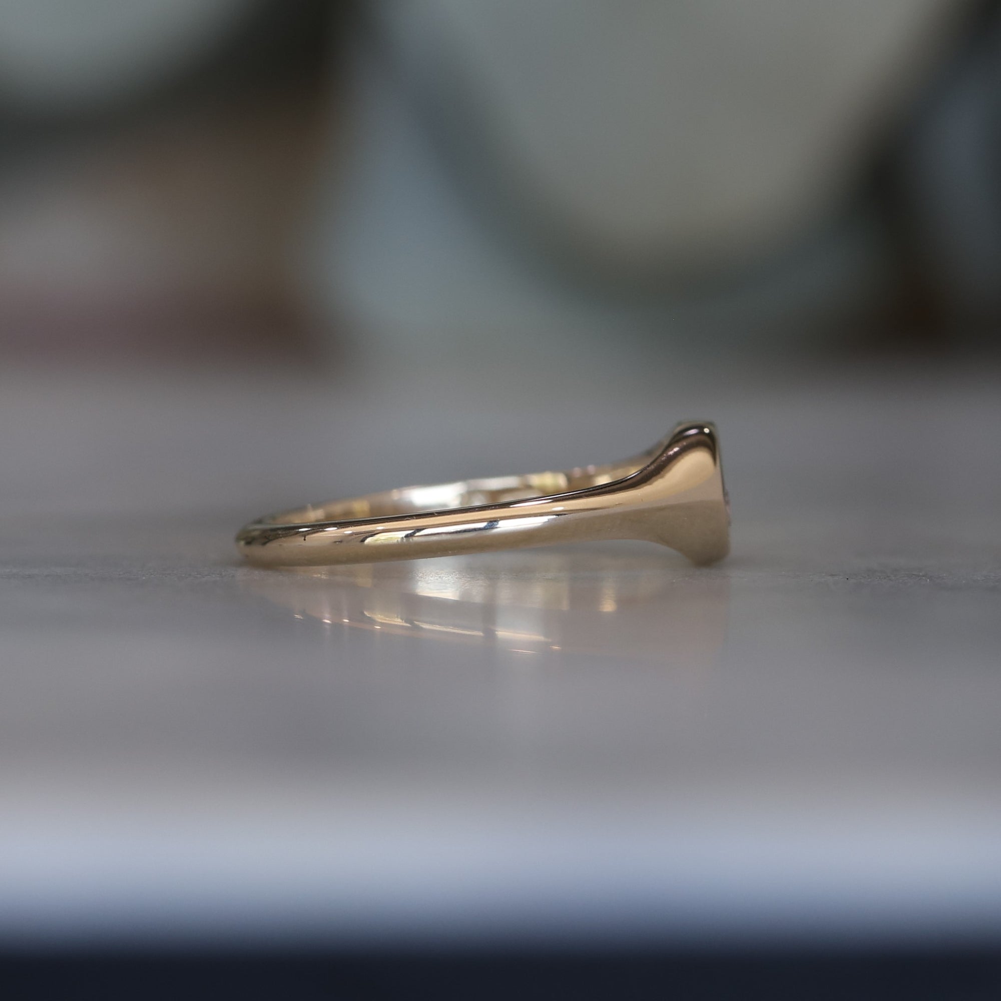 STAR SET / ELLIPSE SAPPHIRE & DIAMOND SIGNET