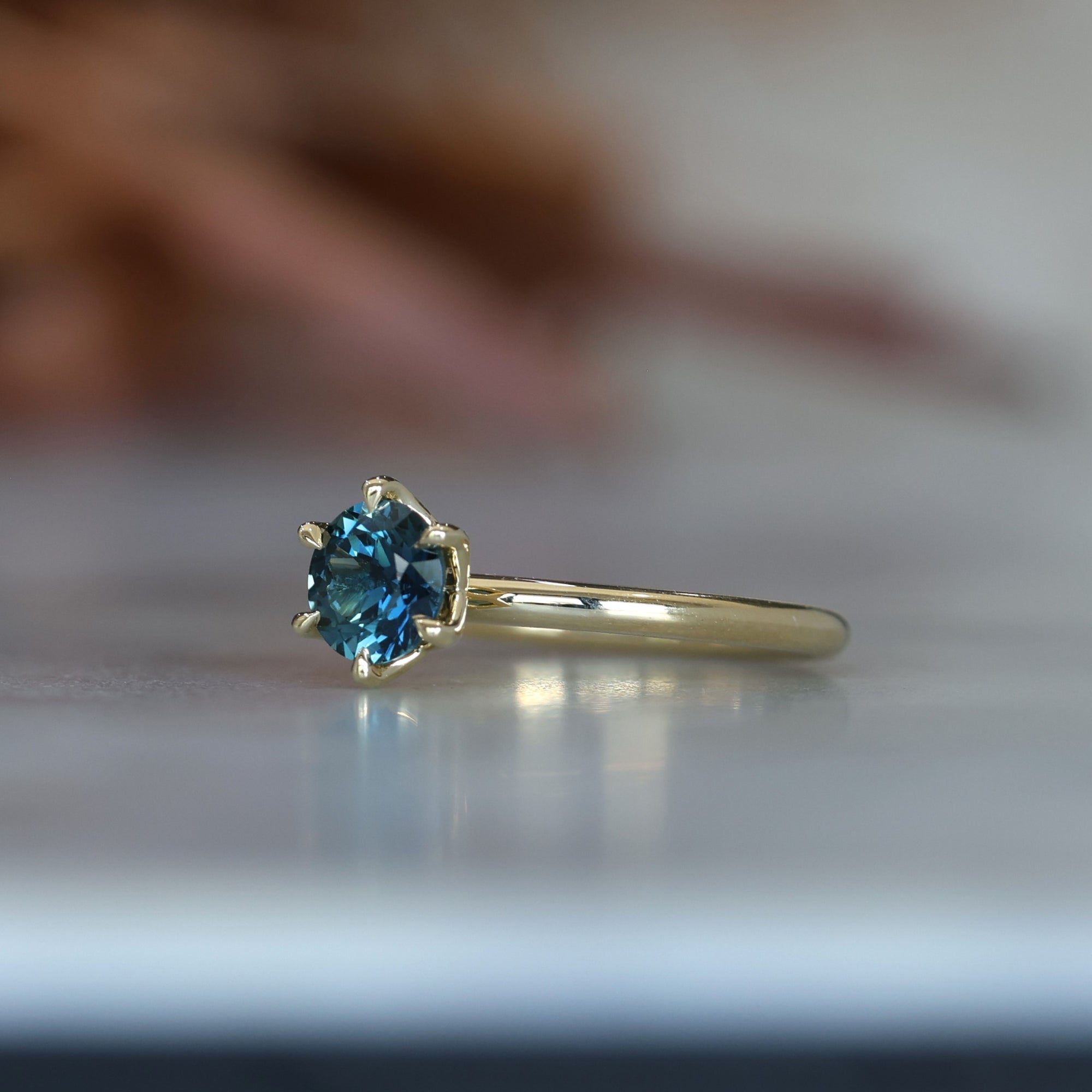 LOTUS / 0.99ct ROUND PARTI SAPPHIRE 6 CLAW SOLITAIRE