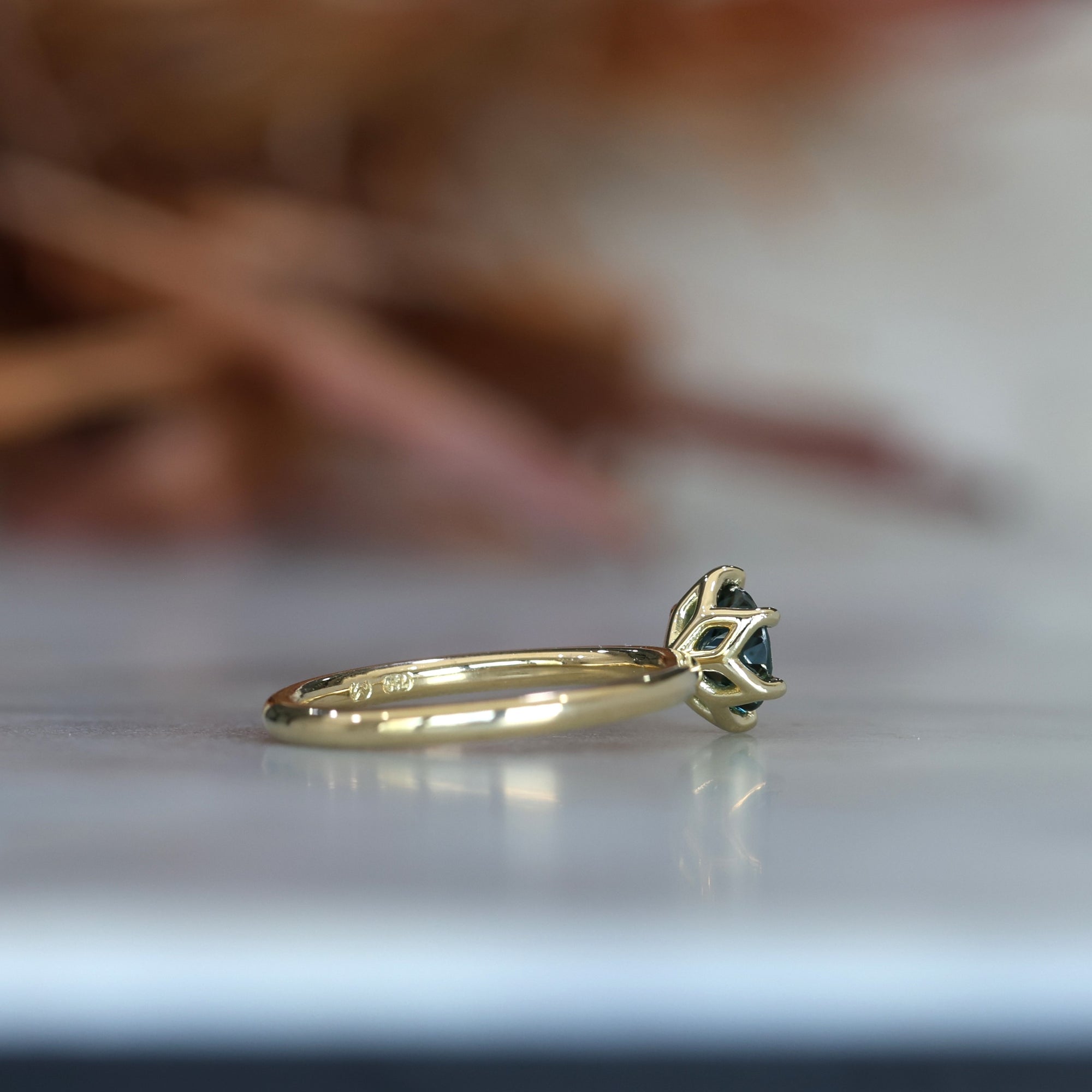 LOTUS / 0.99ct ROUND PARTI SAPPHIRE 6 CLAW SOLITAIRE