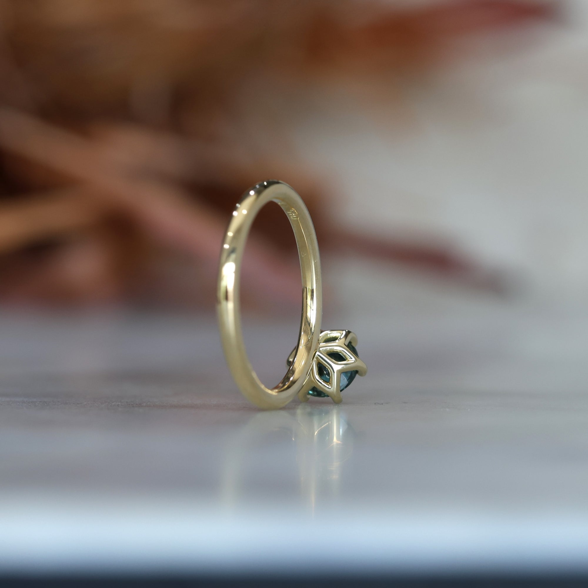 LOTUS / 0.99ct ROUND PARTI SAPPHIRE 6 CLAW SOLITAIRE