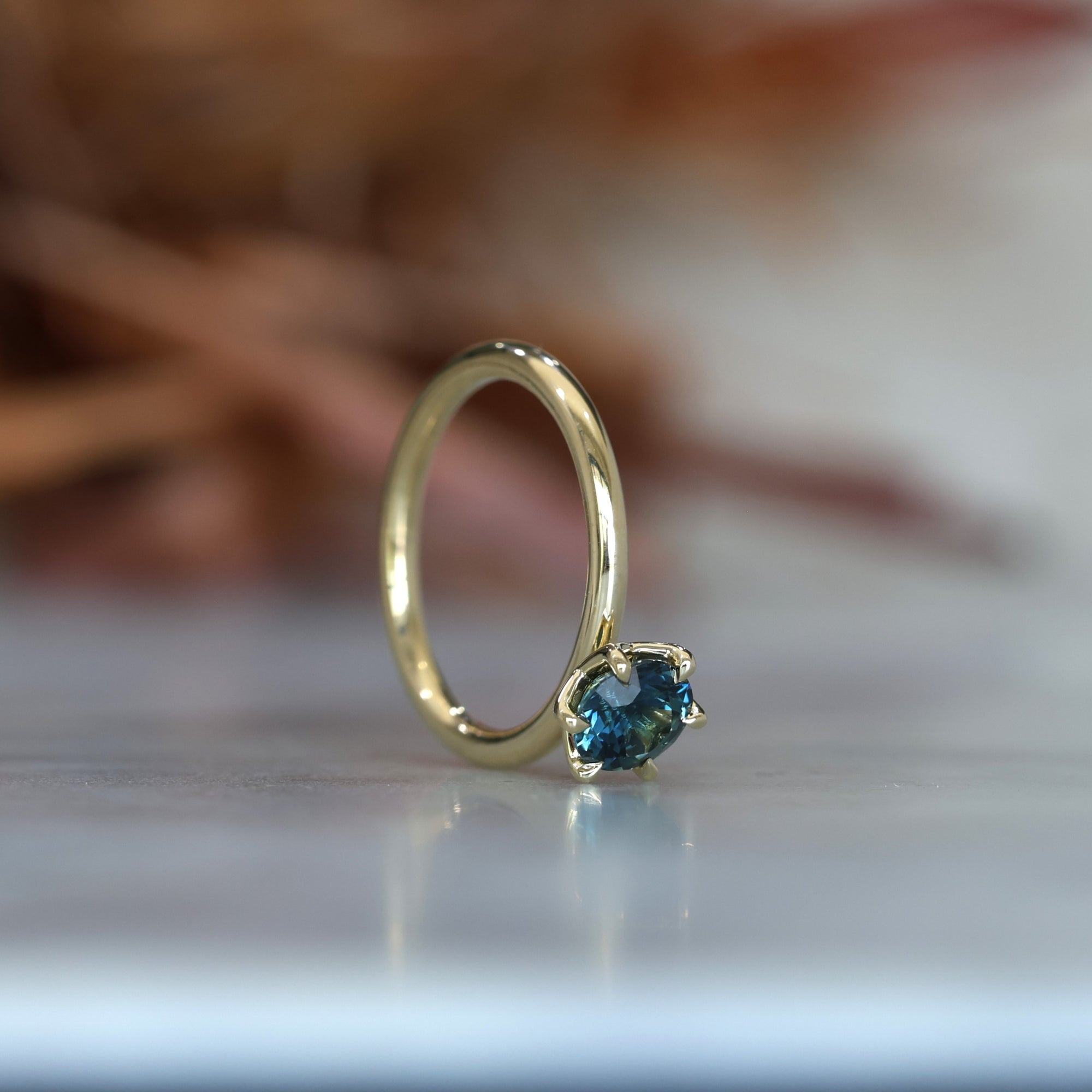 LOTUS / 0.99ct ROUND PARTI SAPPHIRE 6 CLAW SOLITAIRE